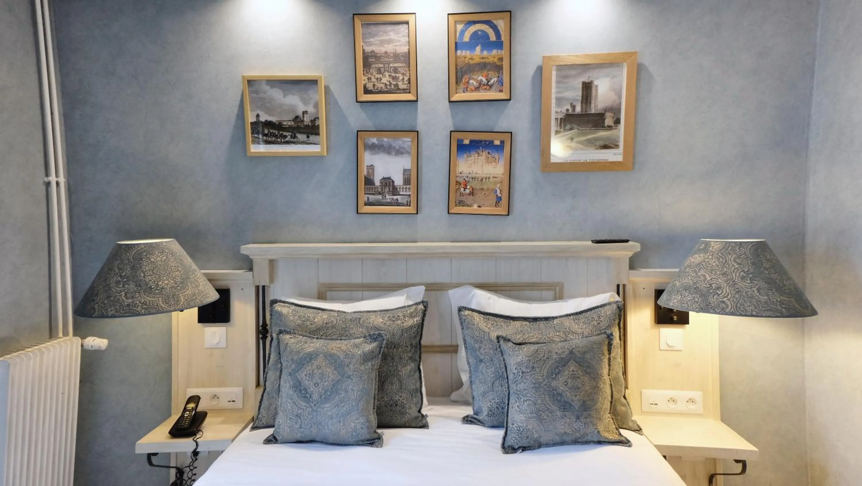 Bed in Hôtel du Château