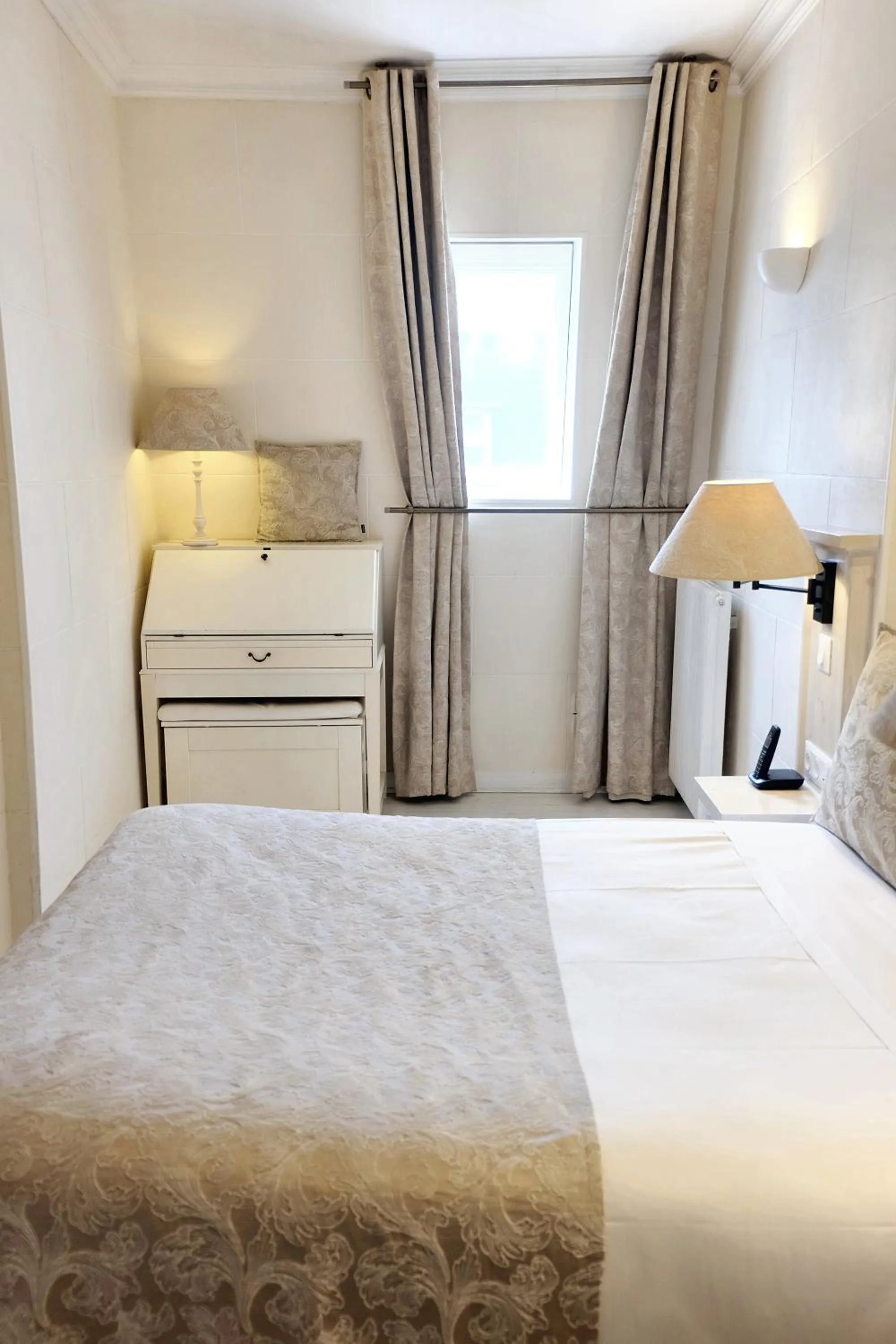 Bed in Hôtel du Château