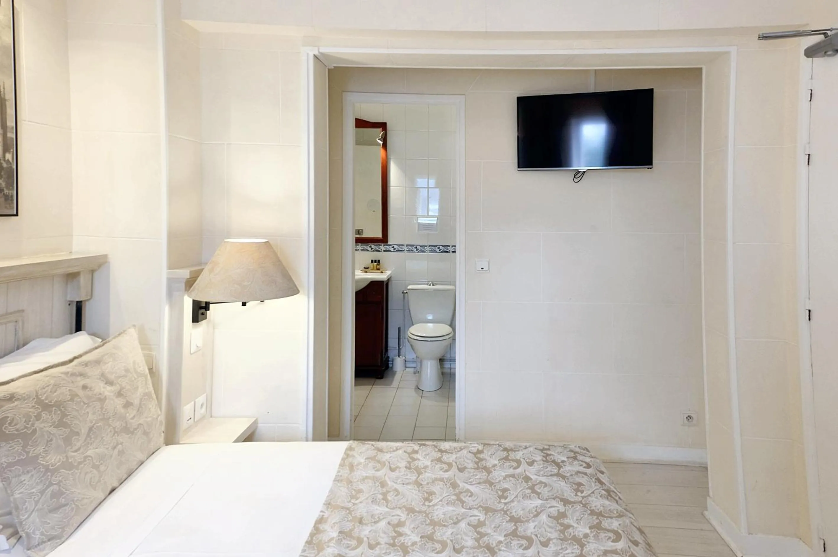 Bed in Hôtel du Château