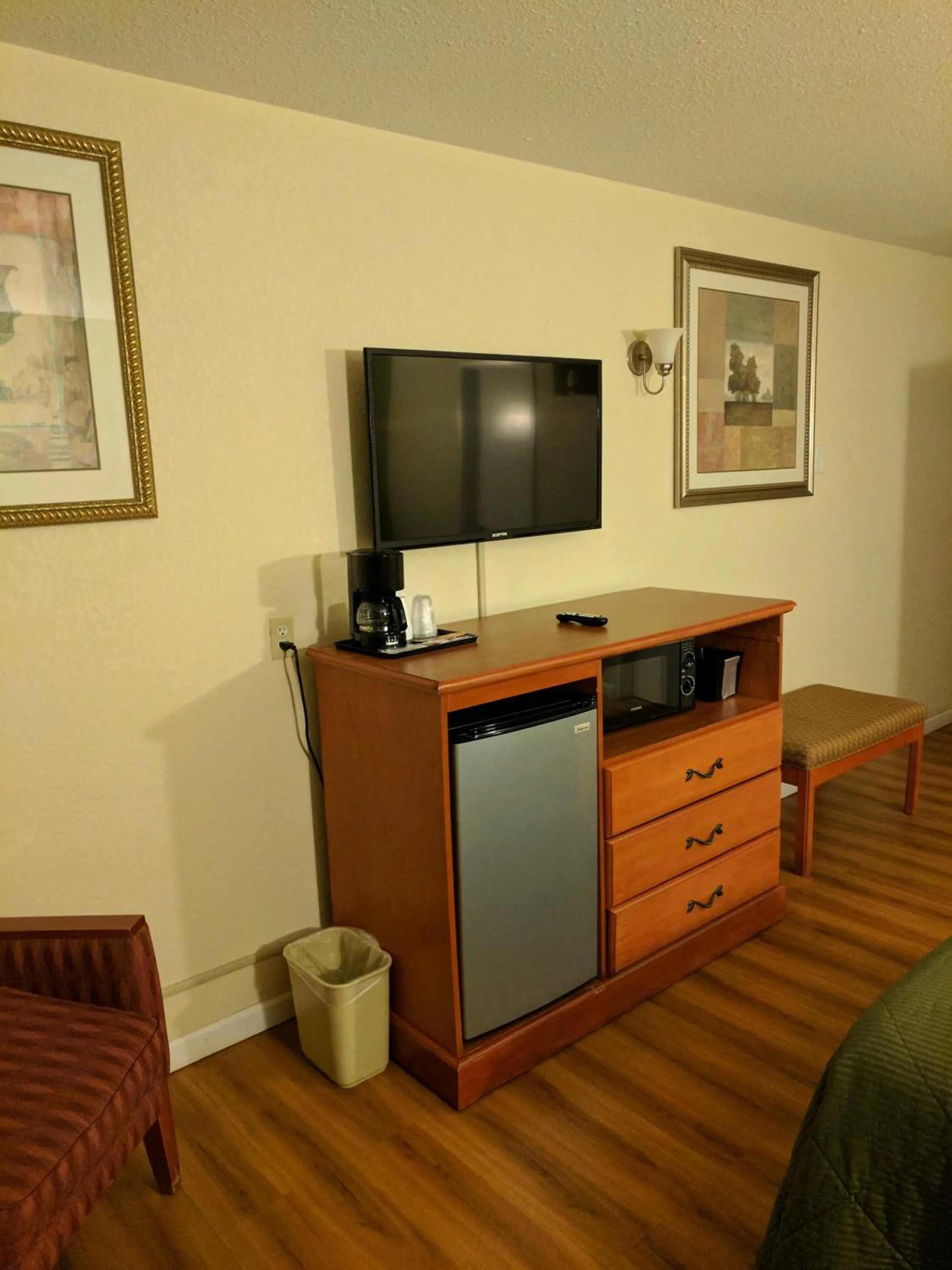 TV and multimedia in Royal Inn