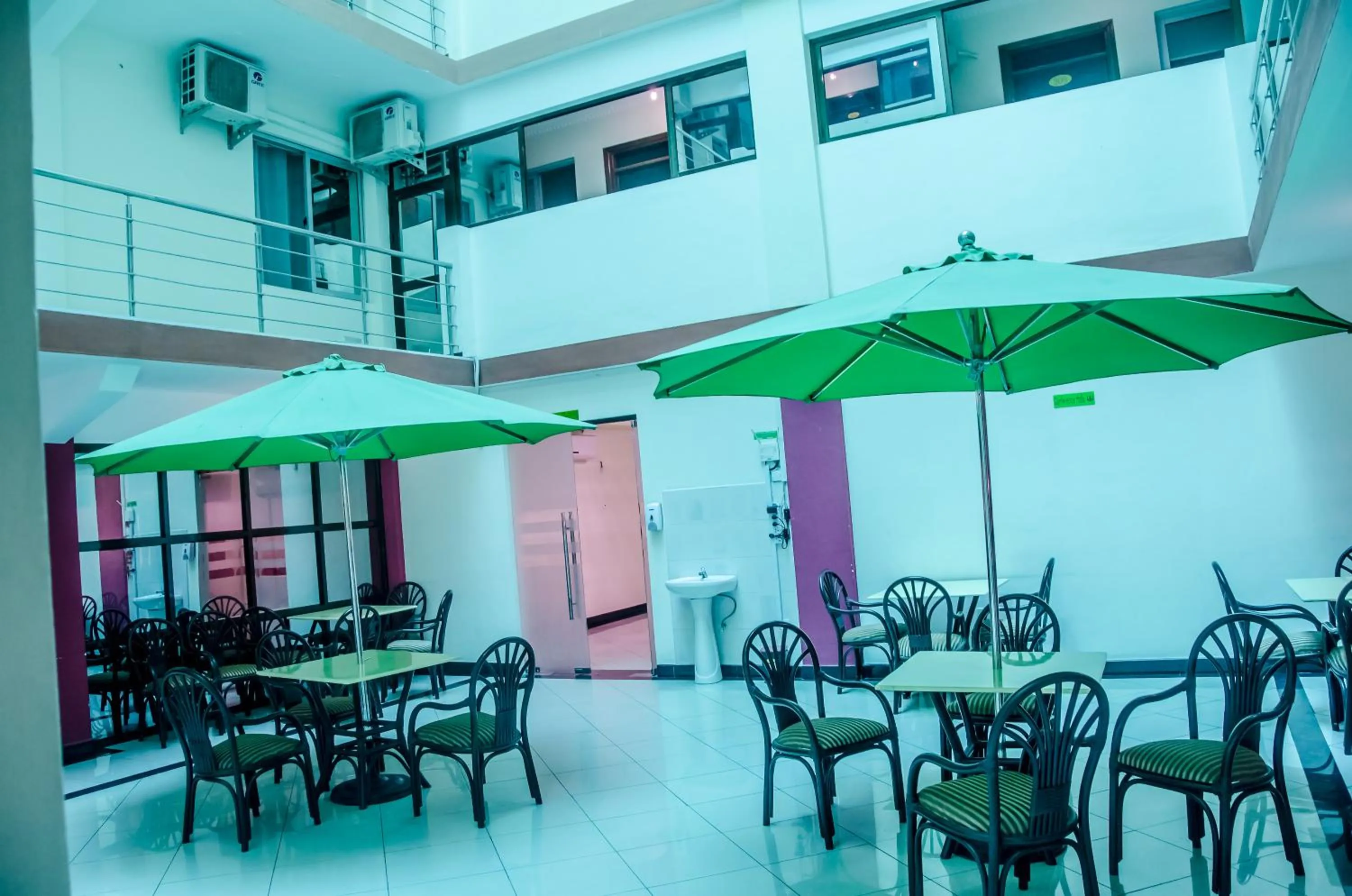 Restaurant/places to eat in Sheratton Regency Hotel