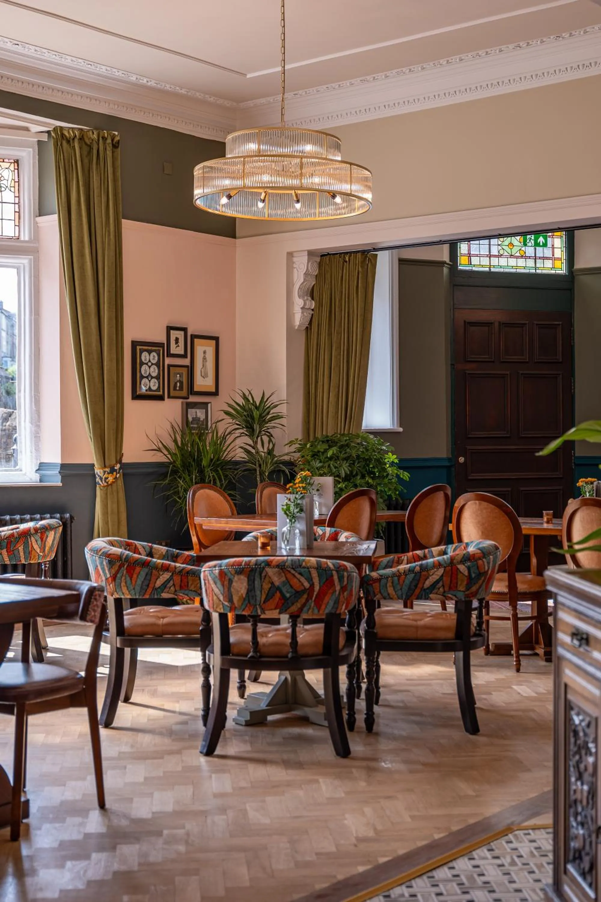 Restaurant/places to eat in Toll House Inn