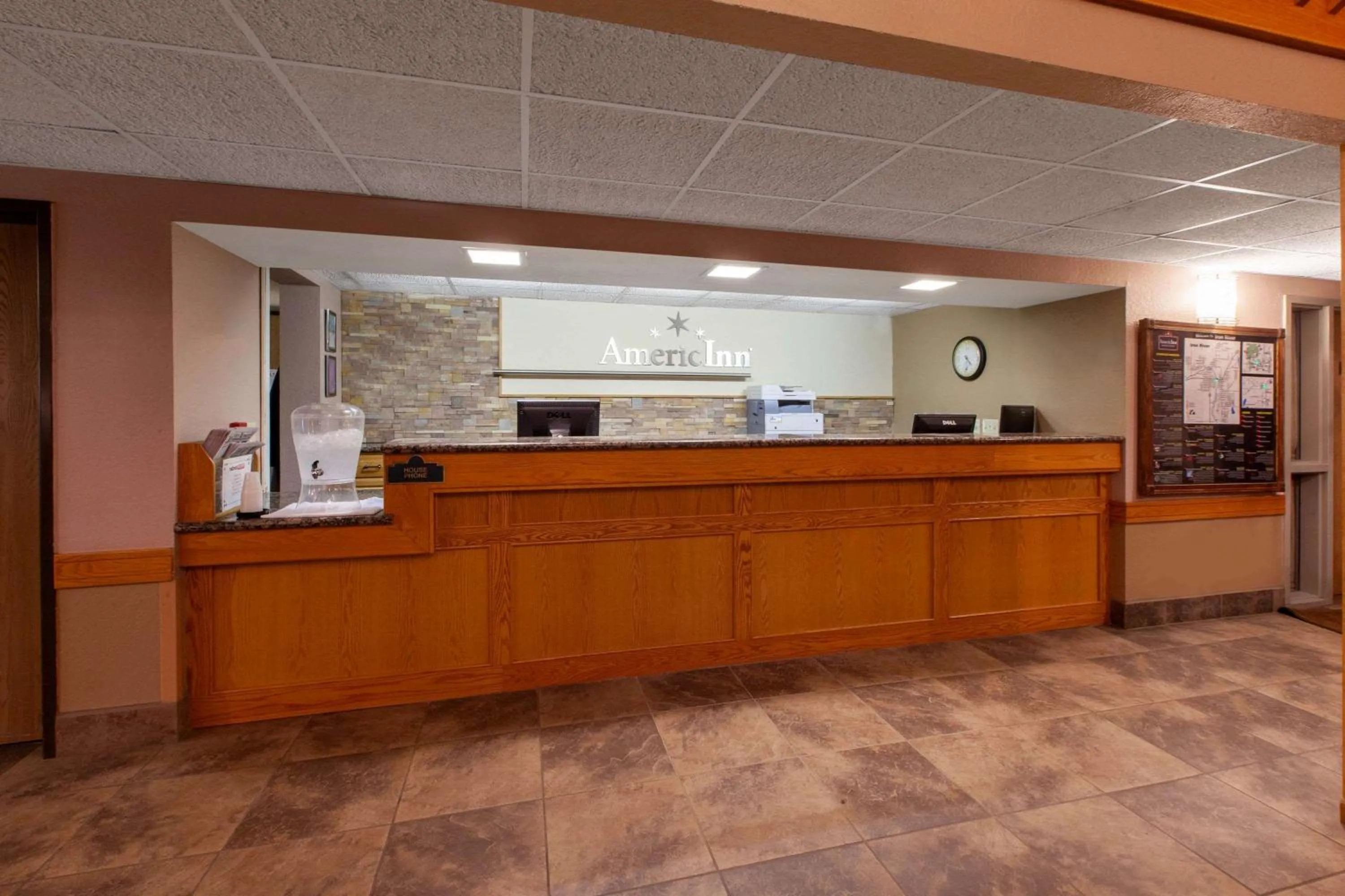 Lobby or reception in AmericInn by Wyndham Iron River
