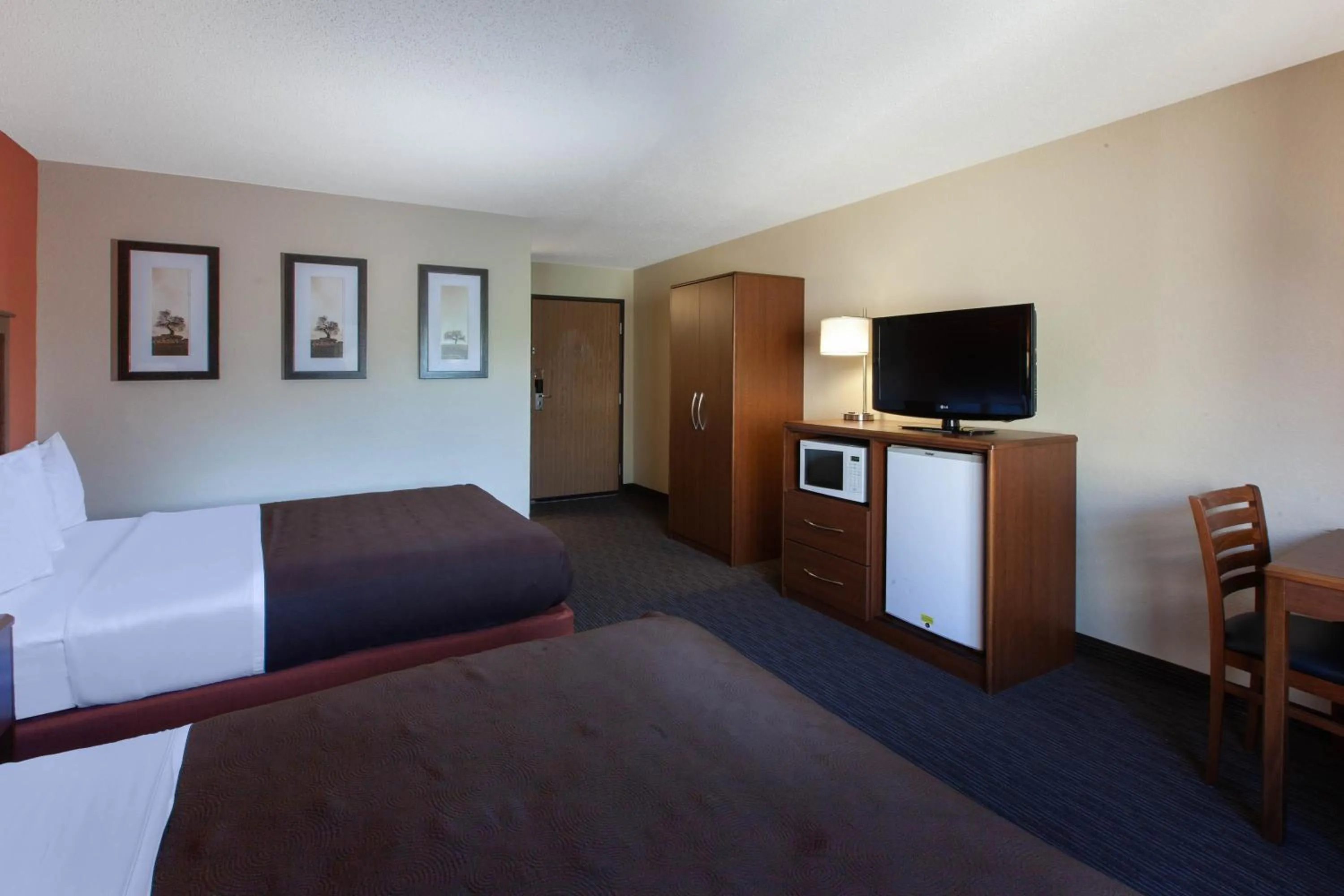 Photo of the whole room, Bed in AmericInn by Wyndham Iron River