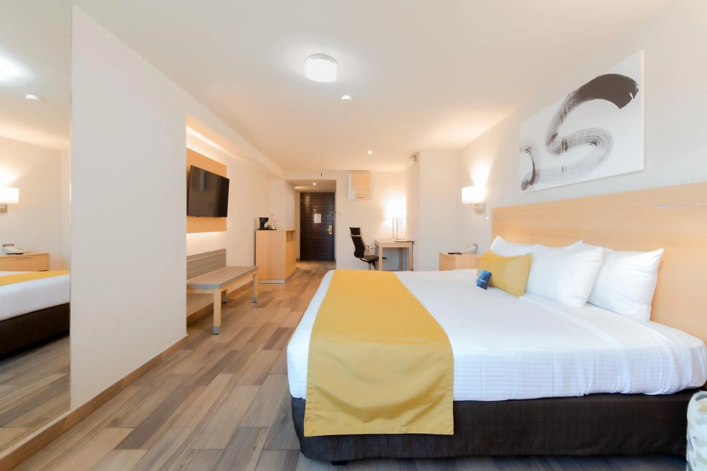 Photo of the whole room, Bed in La Joya Pachuca