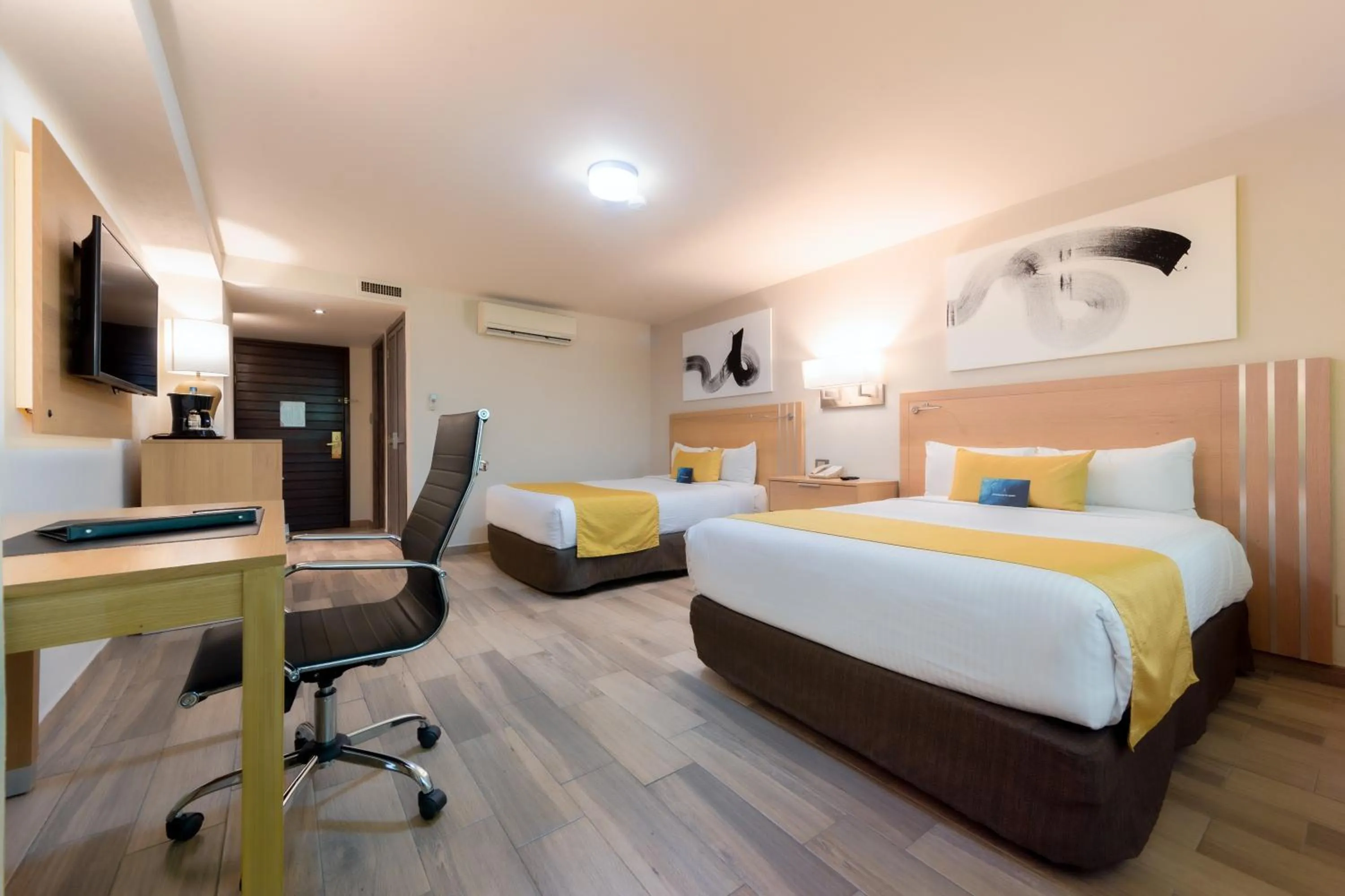 Photo of the whole room, Bed in La Joya Pachuca