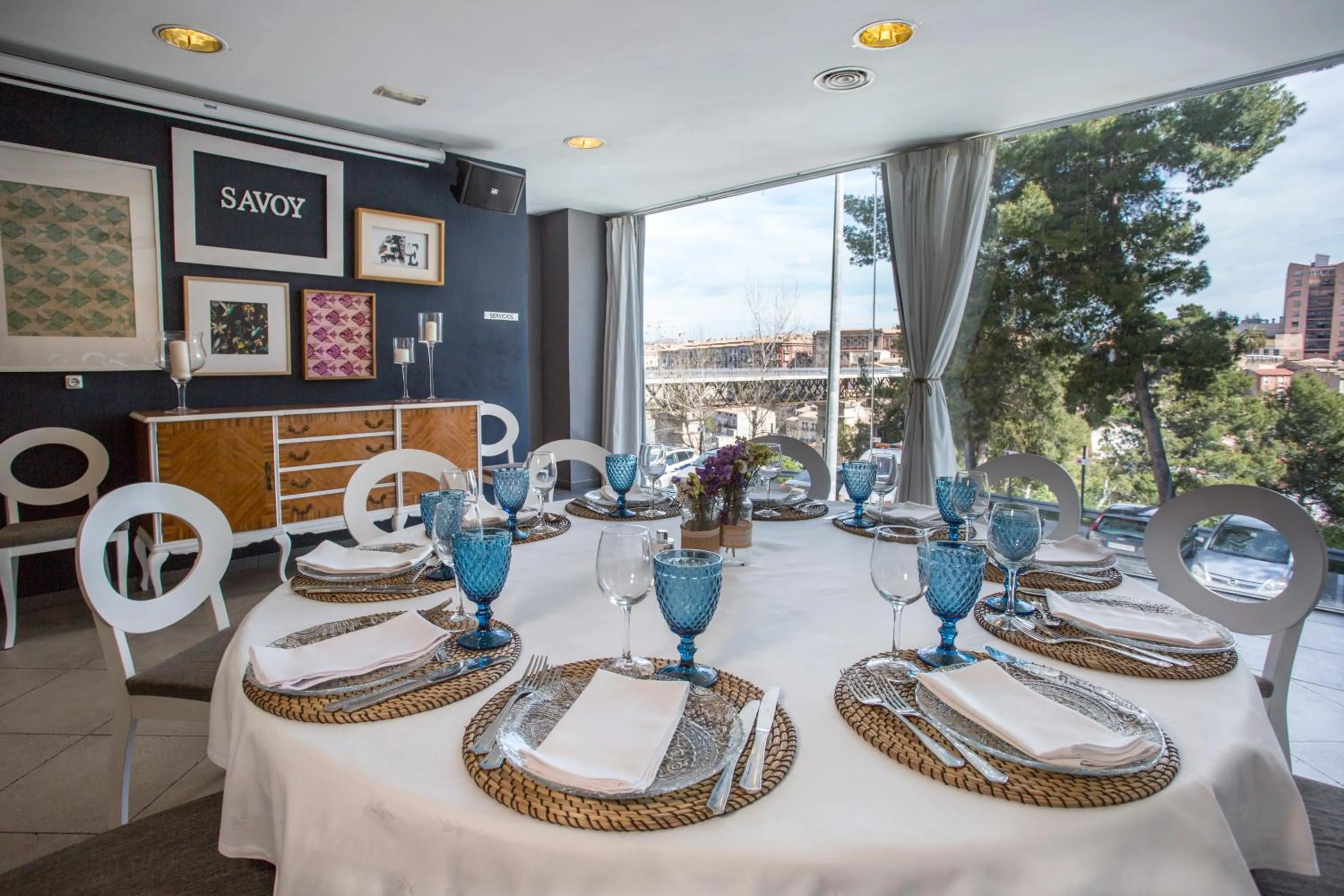 Restaurant/places to eat in Savoy