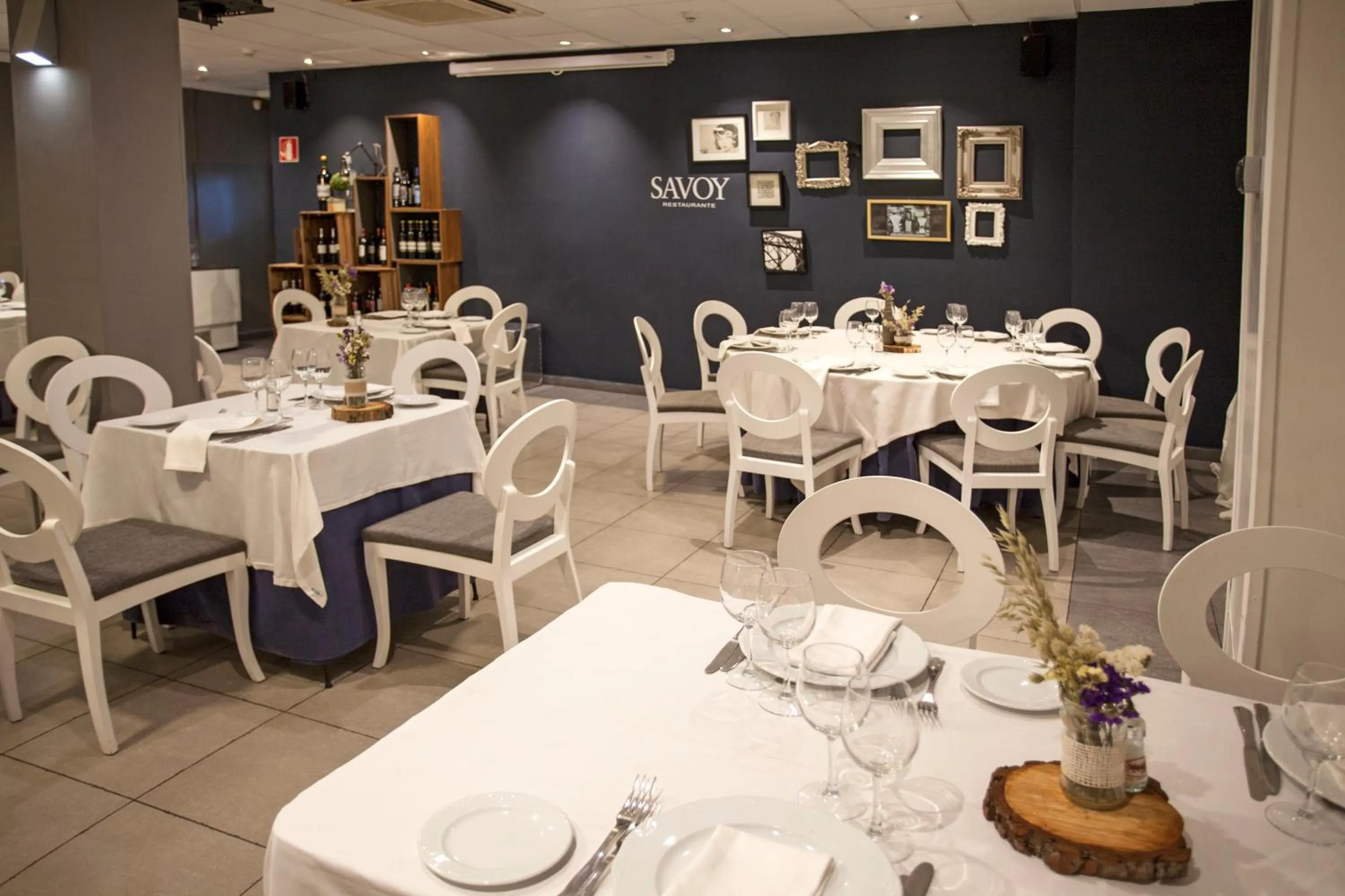 Restaurant/places to eat in Savoy