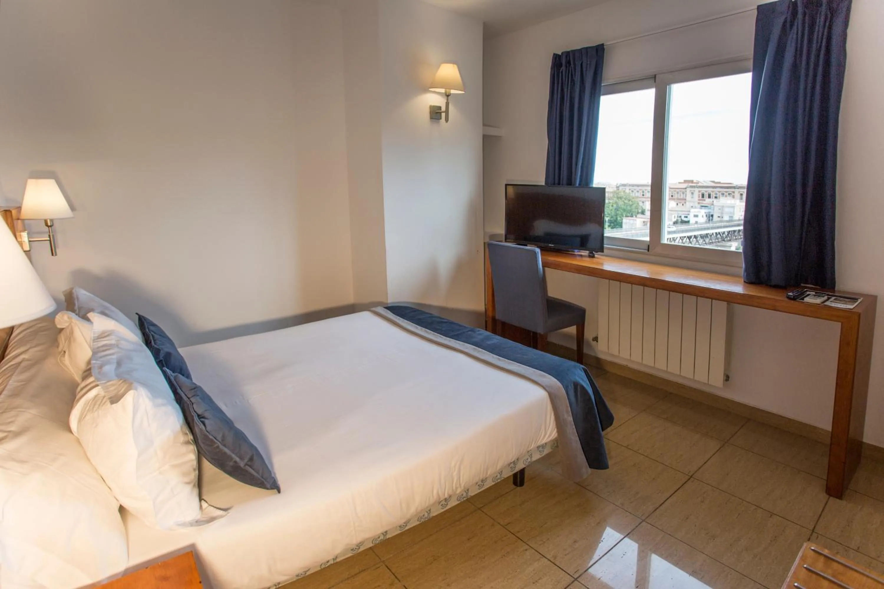 Photo of the whole room, Bed in Savoy