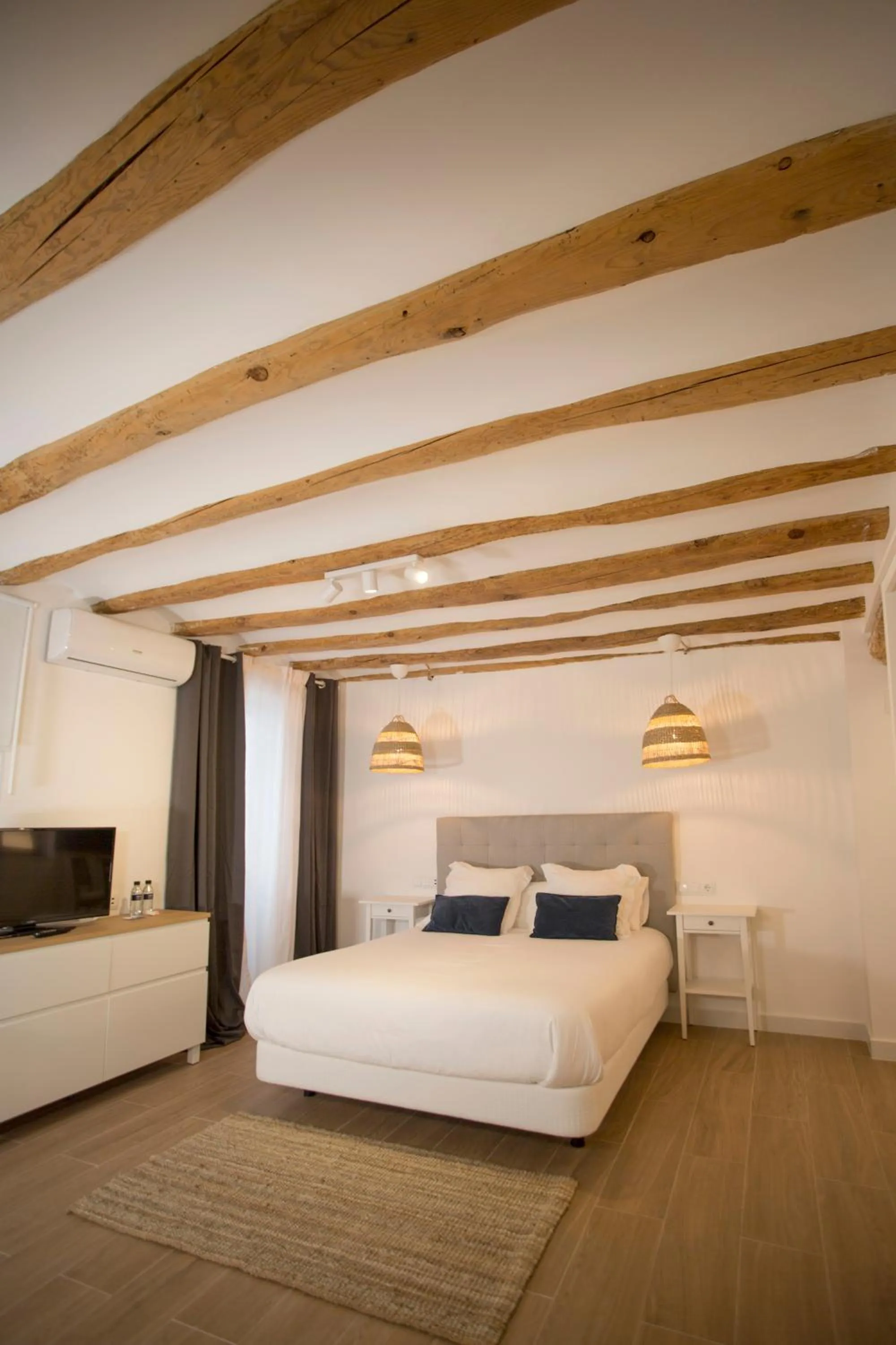 Bedroom, Bed in Savoy