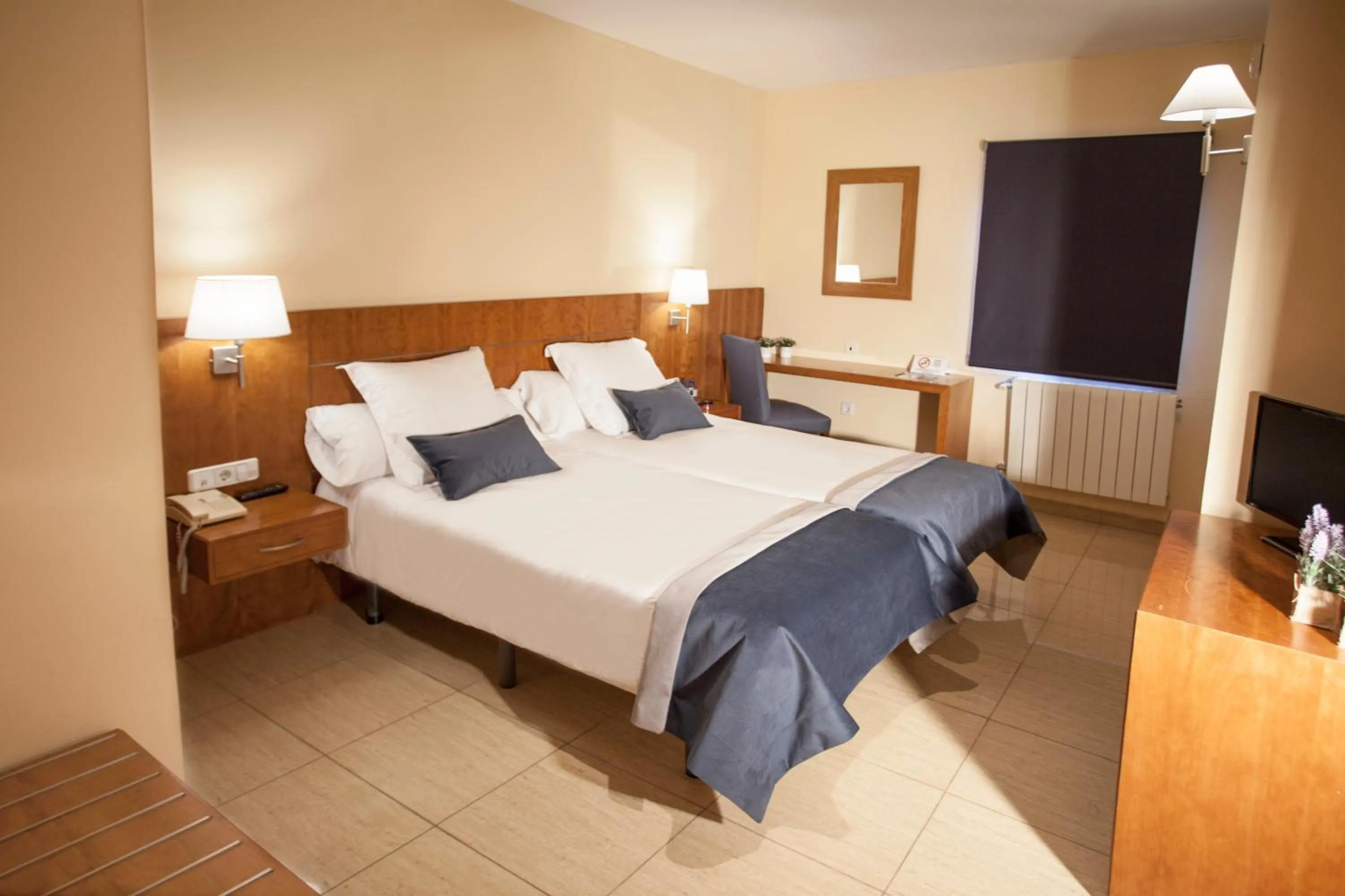 Photo of the whole room, Bed in Savoy