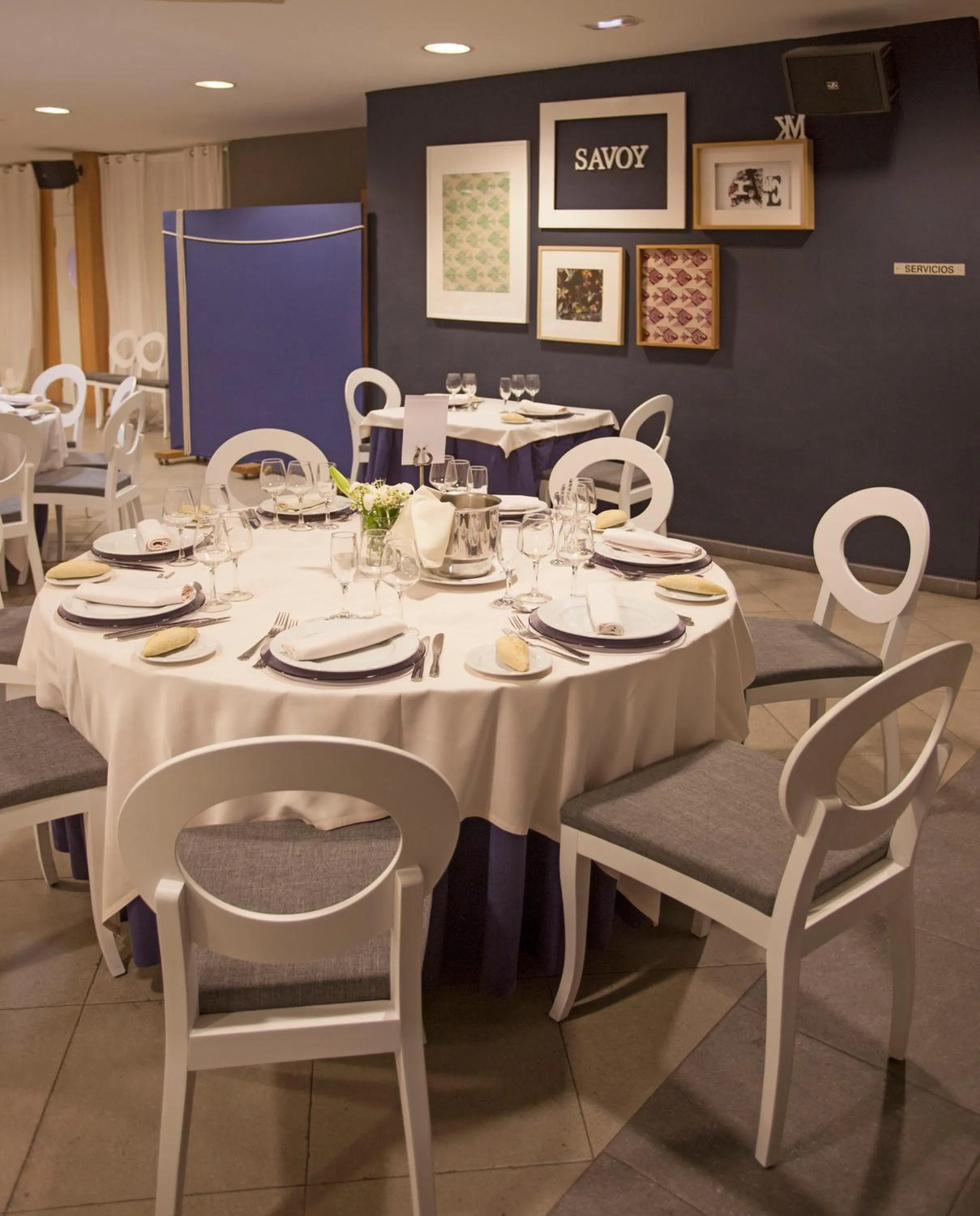 Business facilities in Savoy