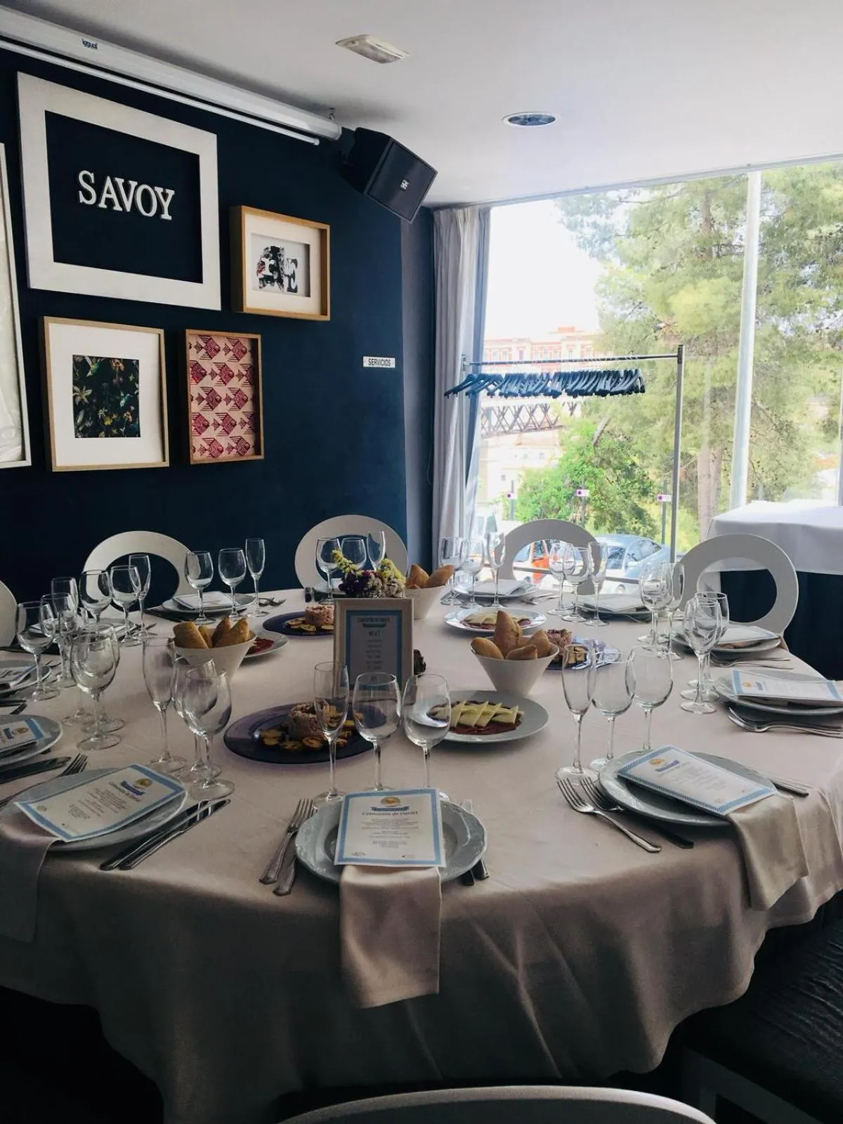 Restaurant/places to eat in Savoy