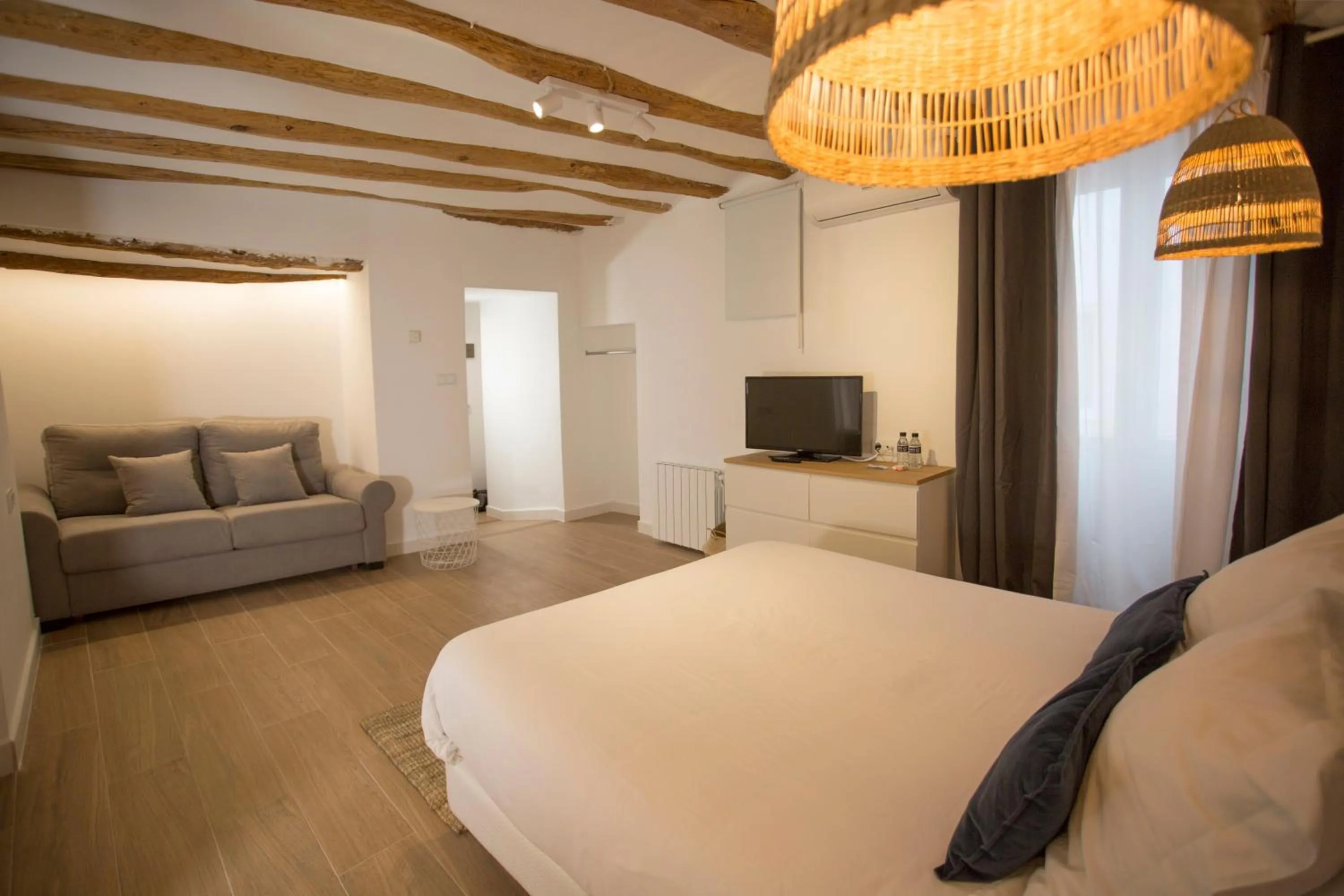 Photo of the whole room, Bed in Savoy