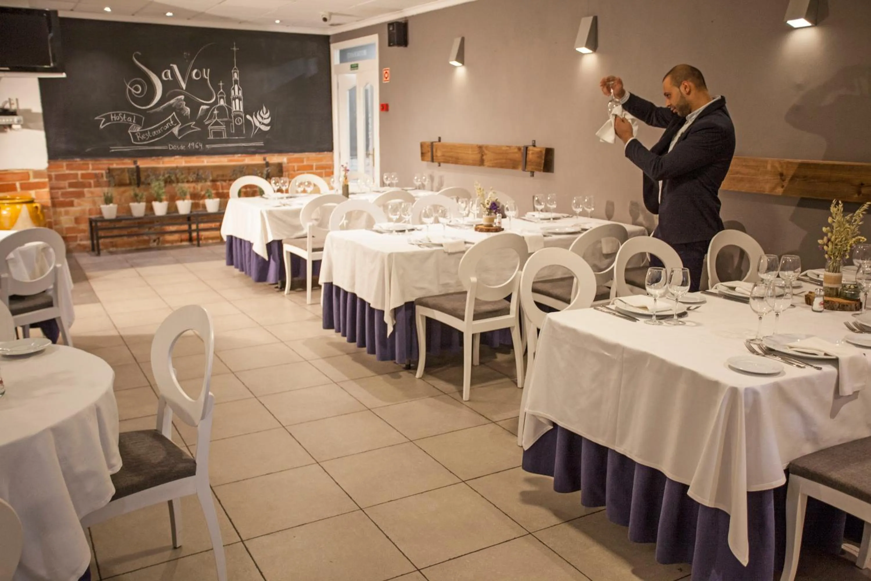 Restaurant/places to eat in Savoy