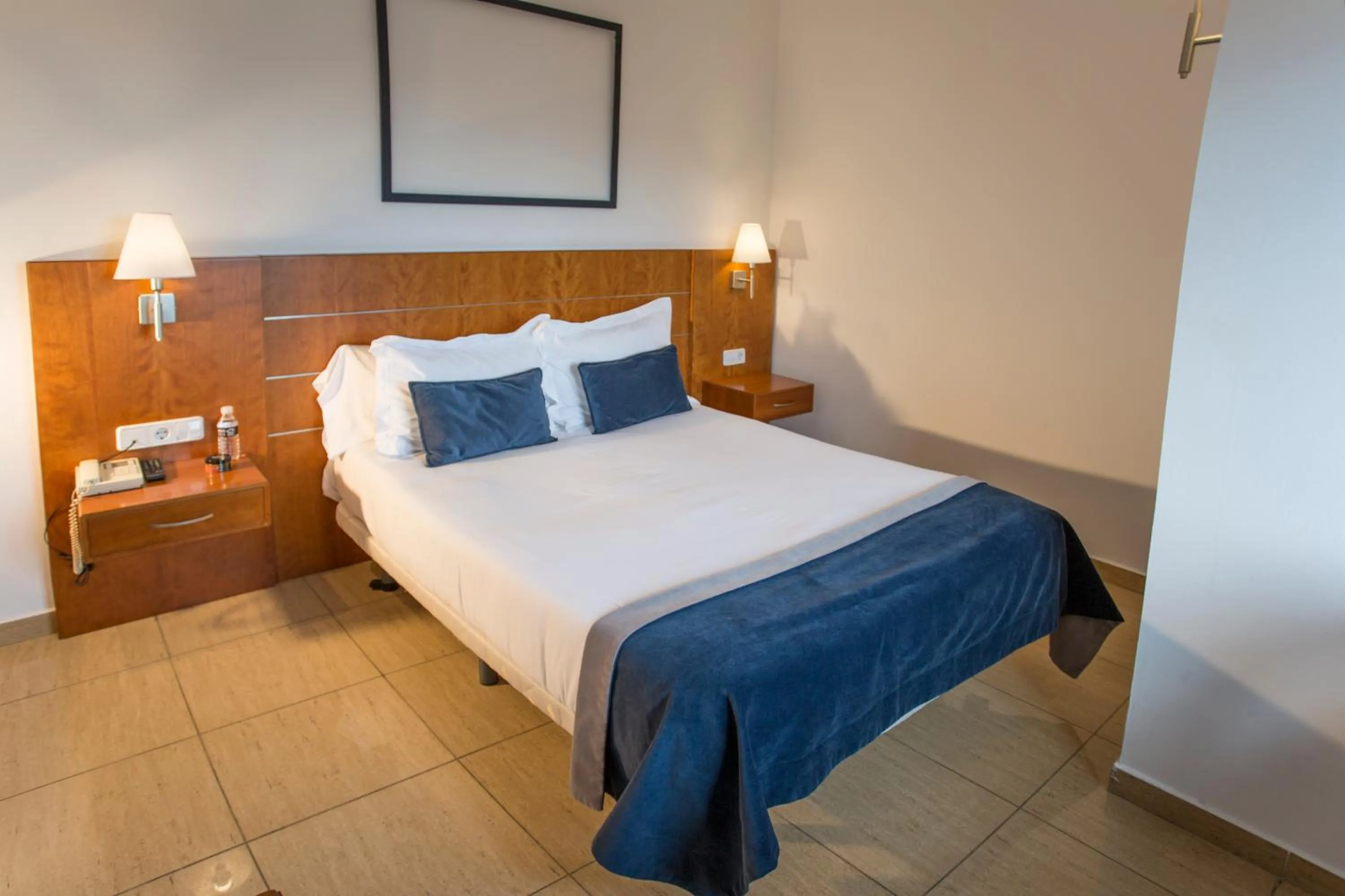 Photo of the whole room, Bed in Savoy