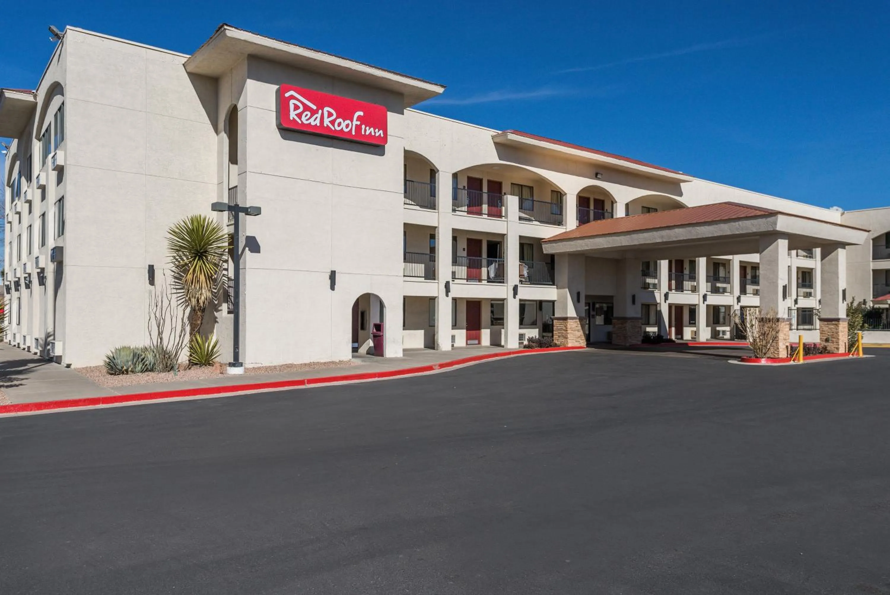 Property building in Red Roof Inn Albuquerque - Midtown
