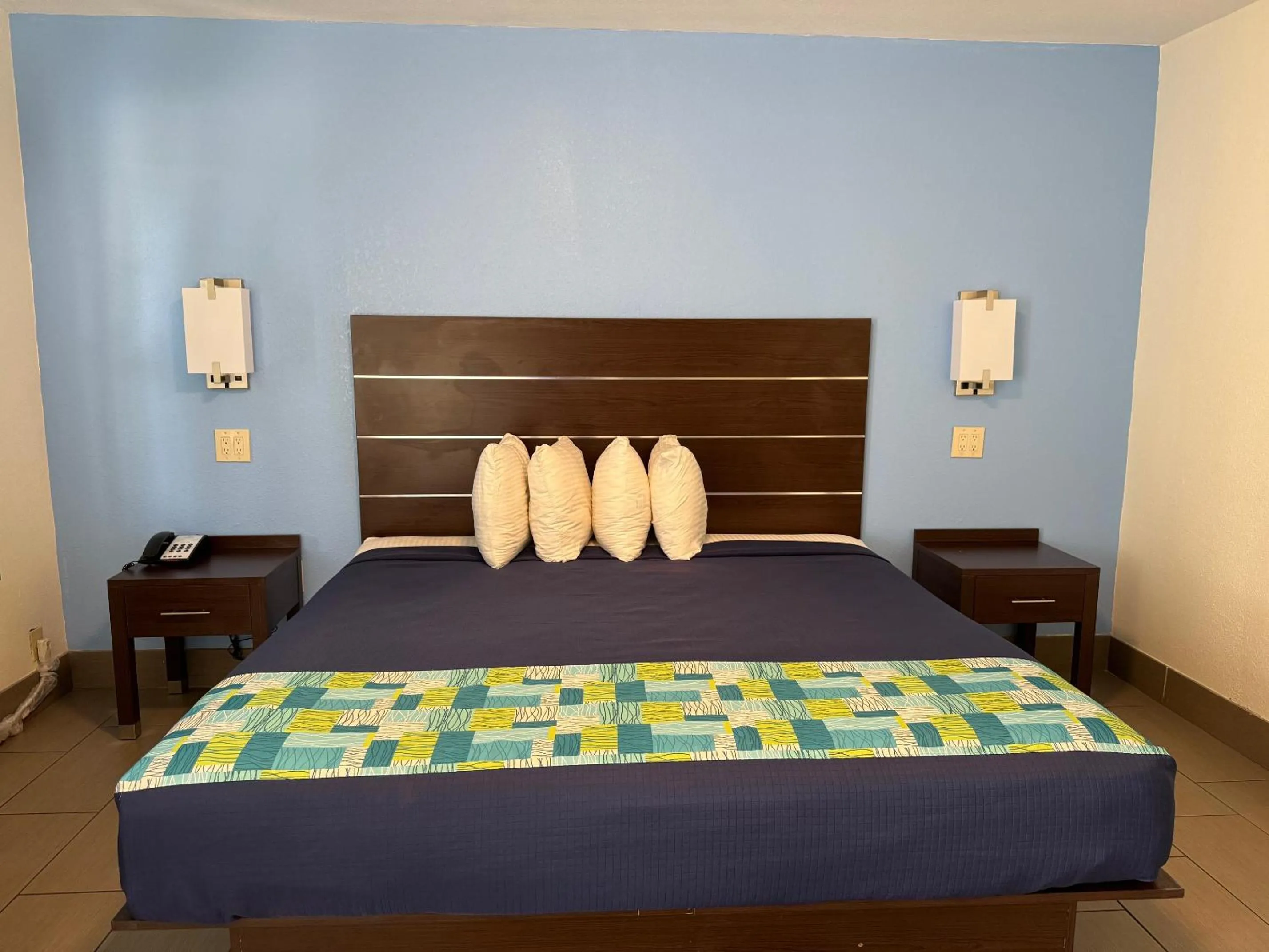 Bed in American Inn Punta Gorda