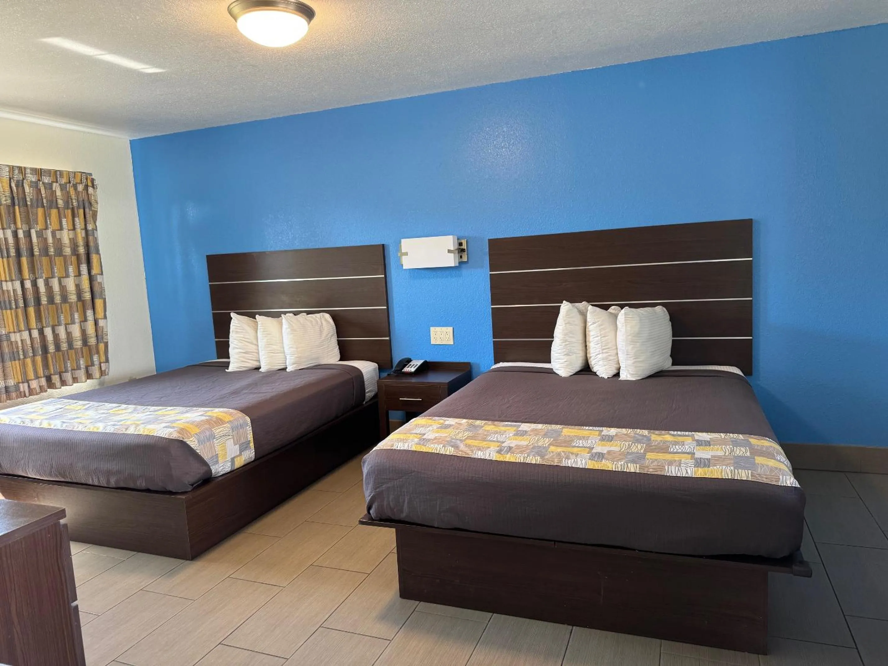 Bed in American Inn Punta Gorda