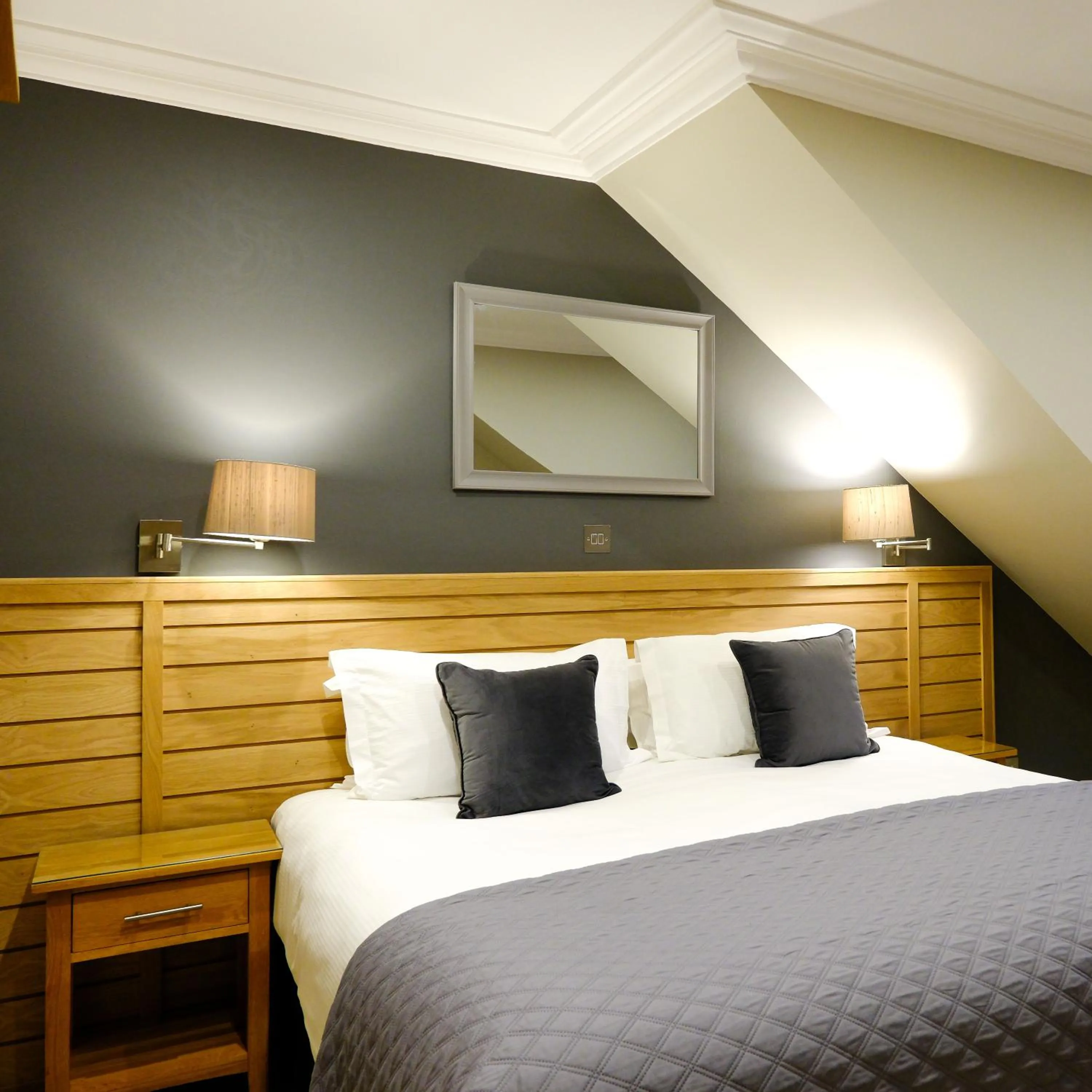 Bed in Glen Mhor Hotel at Uile-bheist 'Brewstillery'