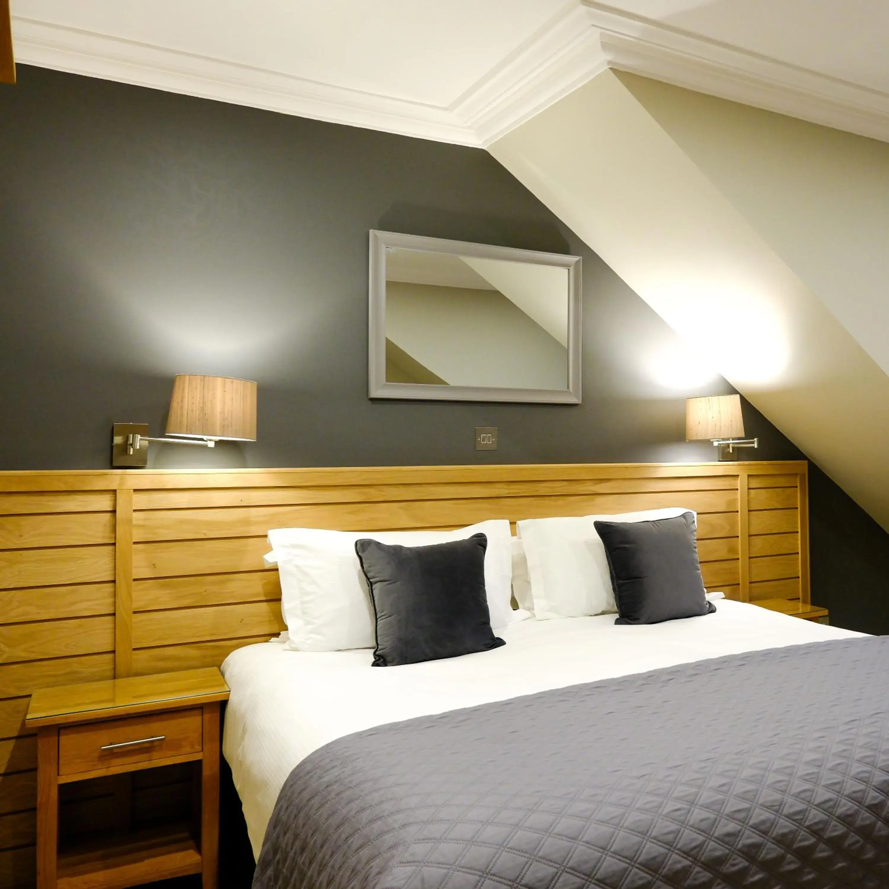 Cozy Loft in Glen Mhor Hotel at Uile-bheist 'Brewstillery' Cozy Loft in Glen Mhor Hotel at Uile-bheist 'Brewstillery'