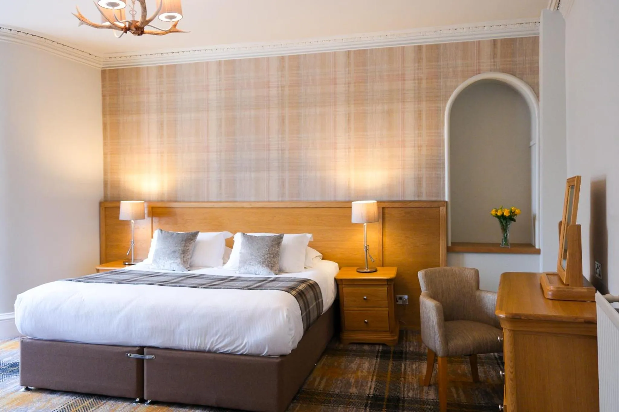 Bedroom, Bed in Glen Mhor Hotel at Uile-bheist 'Brewstillery'