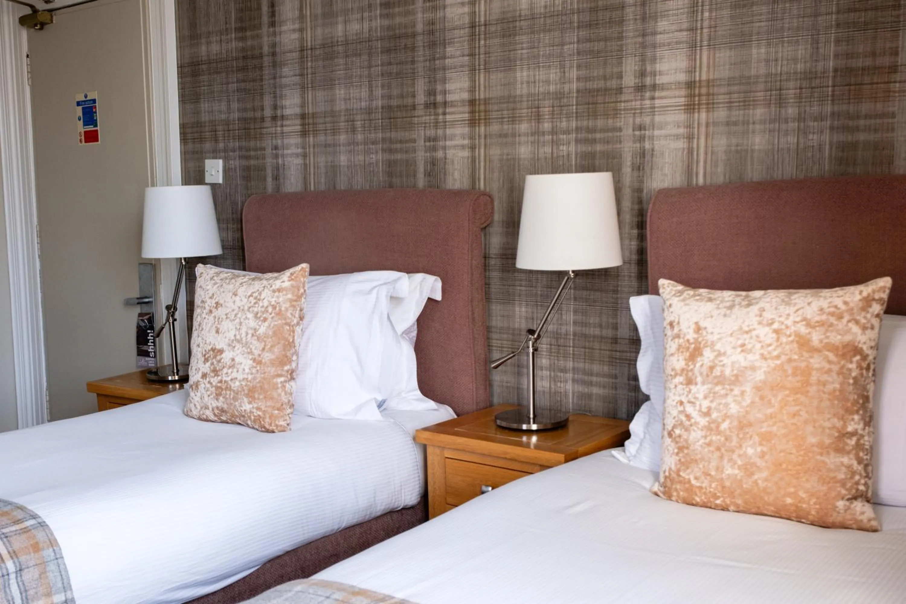 Bed in Glen Mhor Hotel at Uile-bheist 'Brewstillery'