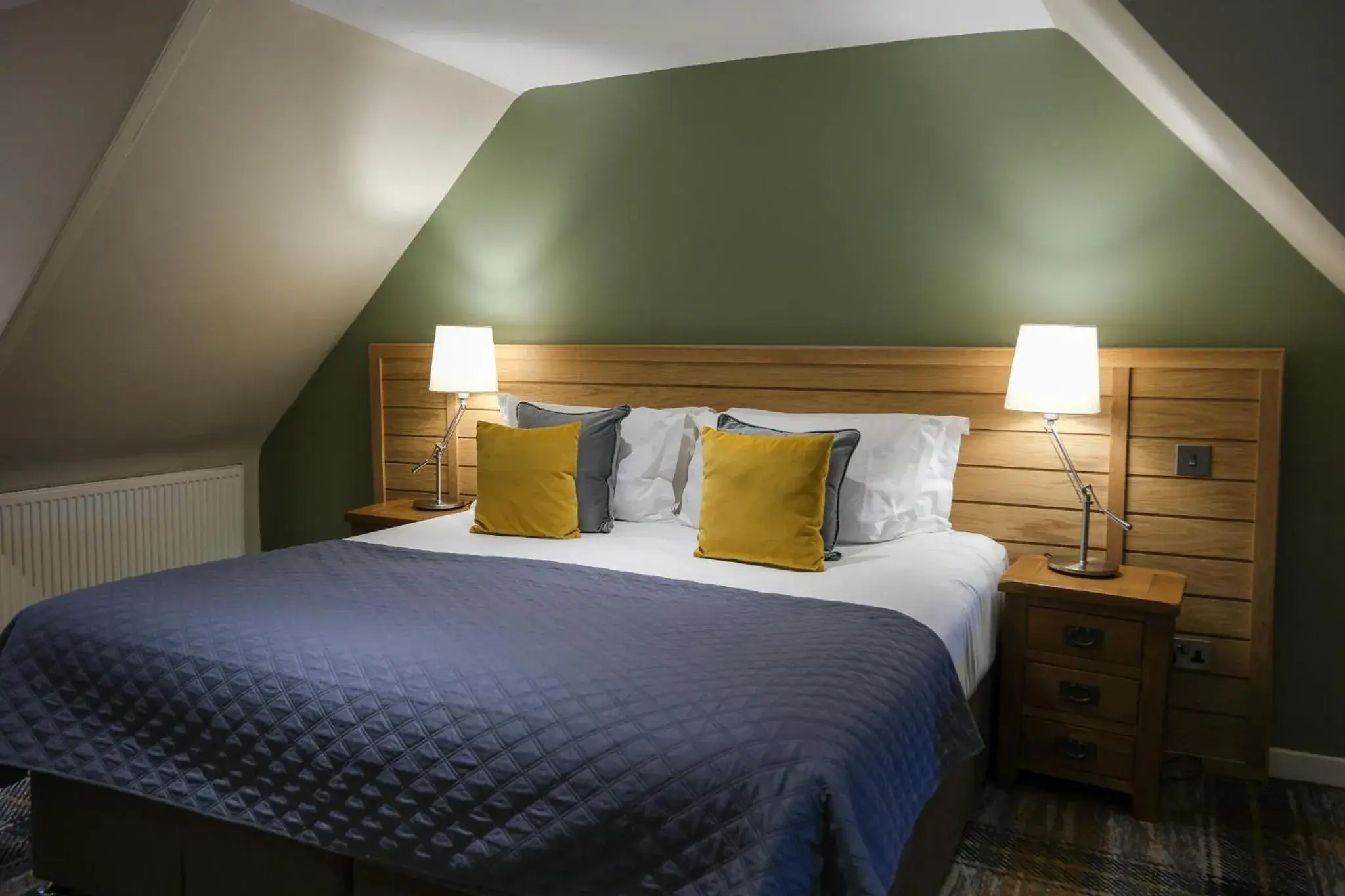 Classic Loft in Glen Mhor Hotel at Uile-bheist 'Brewstillery' Classic Loft in Glen Mhor Hotel at Uile-bheist 'Brewstillery'