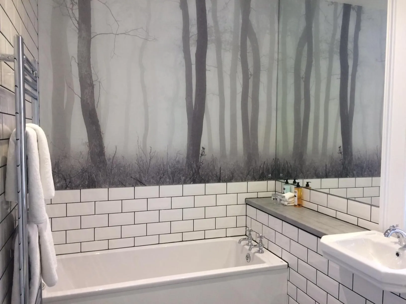 Bath in Glen Mhor Hotel at Uile-bheist 'Brewstillery'