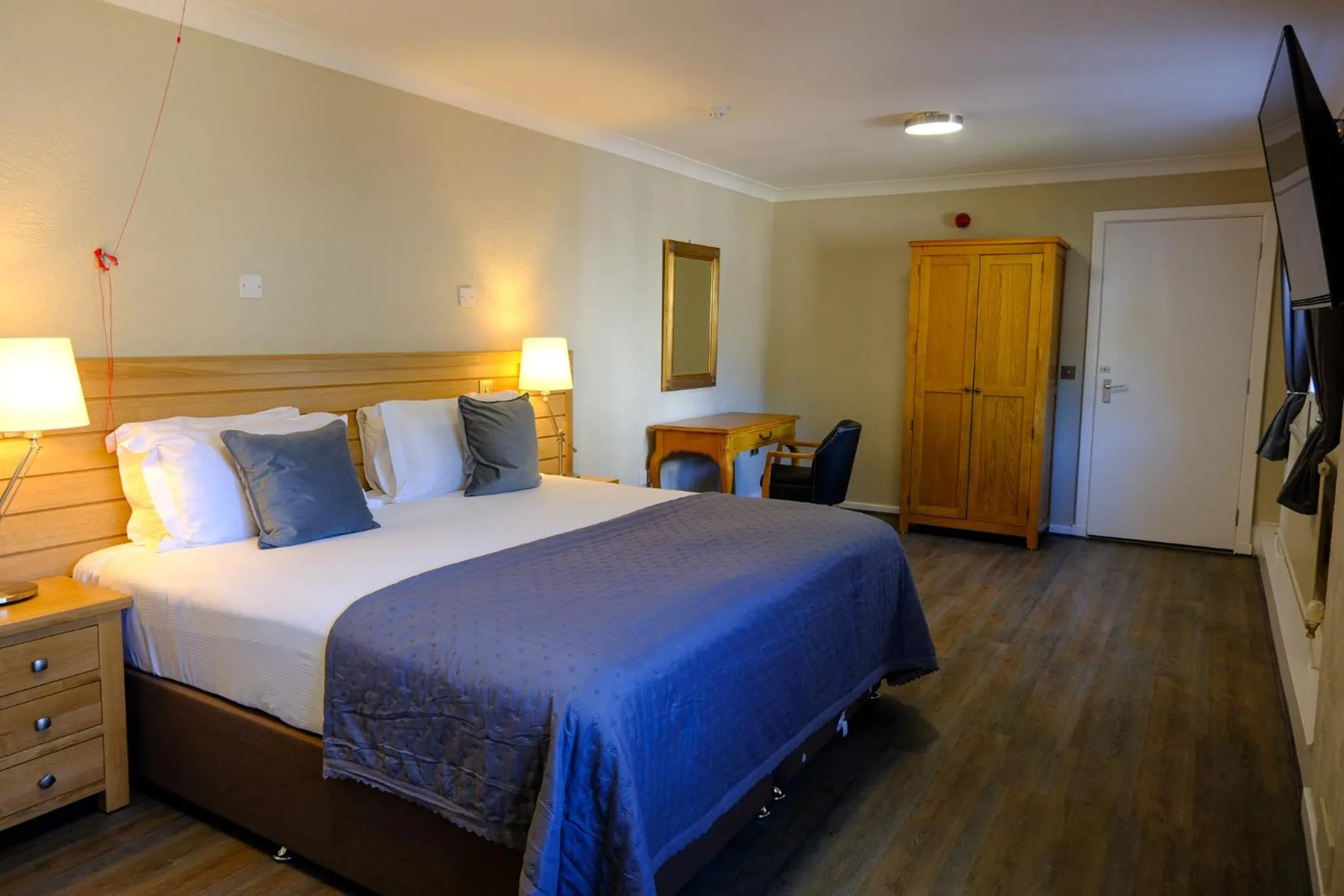 Bed in Glen Mhor Hotel at Uile-bheist 'Brewstillery'