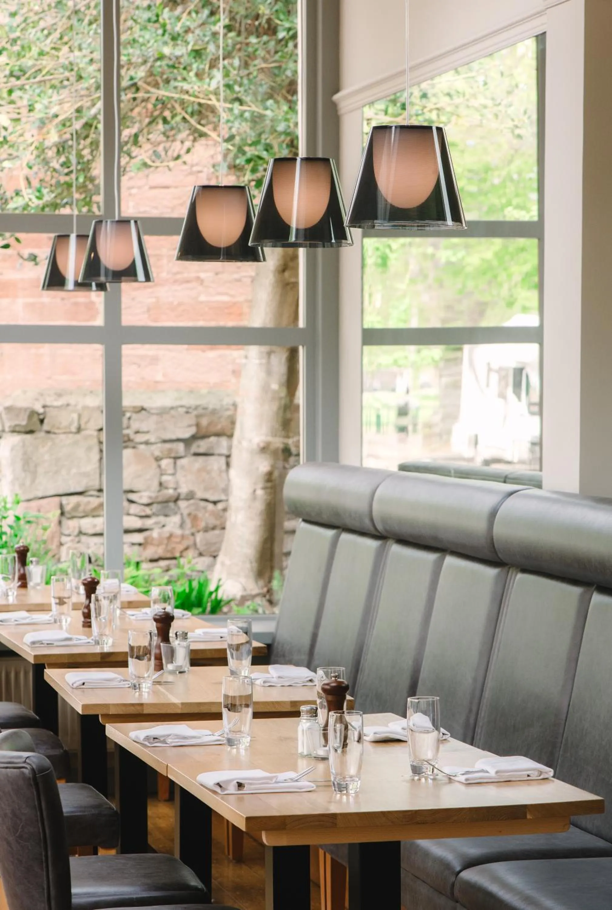 Restaurant/places to eat in Glen Mhor Hotel at Uile-bheist 'Brewstillery'