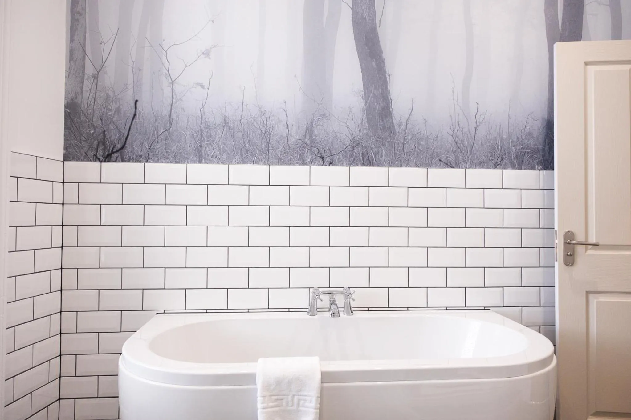 Bathroom in Glen Mhor Hotel at Uile-bheist 'Brewstillery'