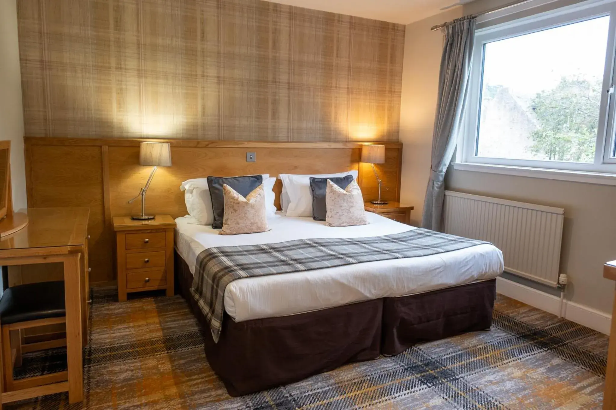 Classic Double Room in Glen Mhor Hotel at Uile-bheist 'Brewstillery' Classic Double Room in Glen Mhor Hotel at Uile-bheist 'Brewstillery'