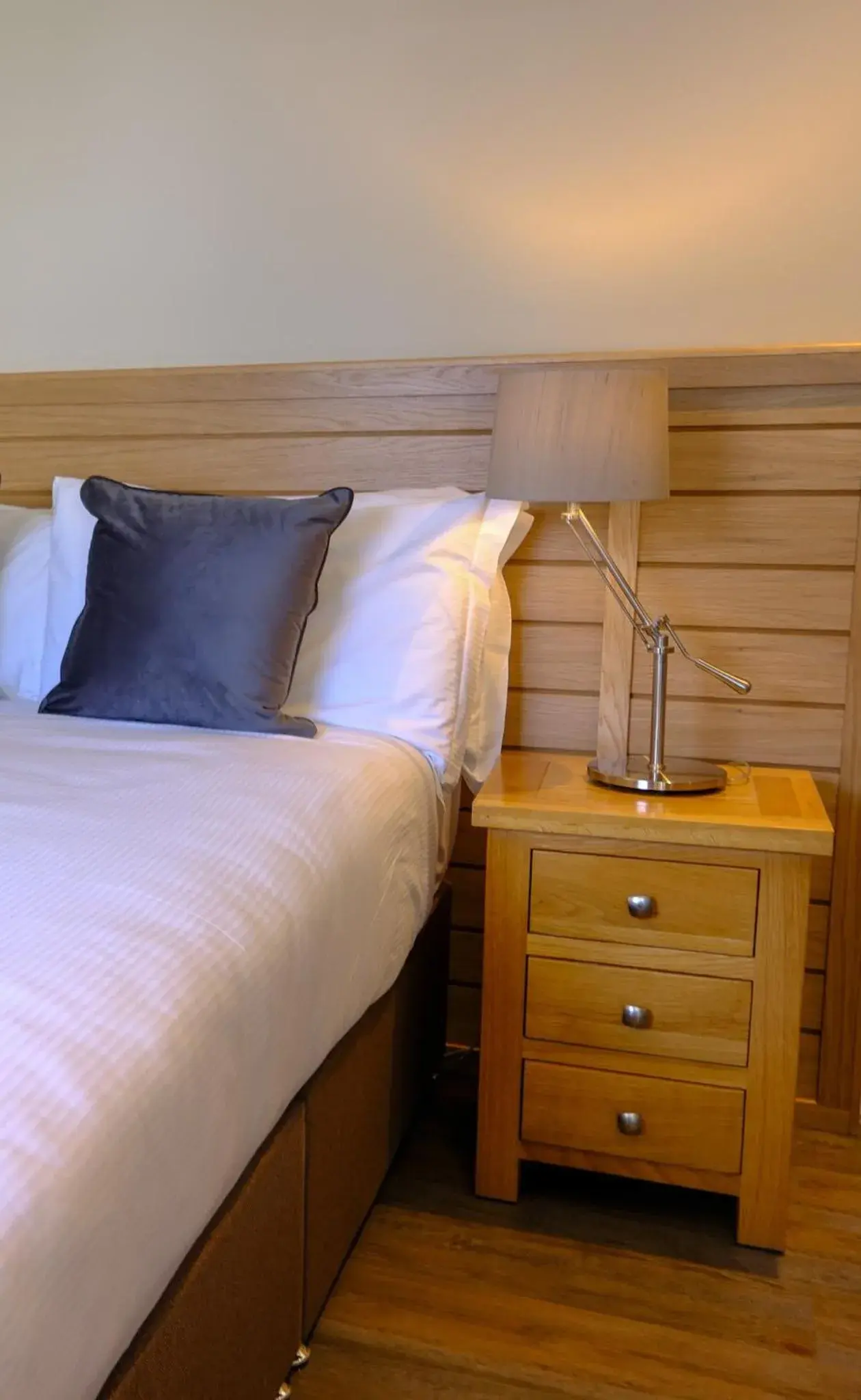 Bothy in Glen Mhor Hotel at Uile-bheist 'Brewstillery' Bothy in Glen Mhor Hotel at Uile-bheist 'Brewstillery'