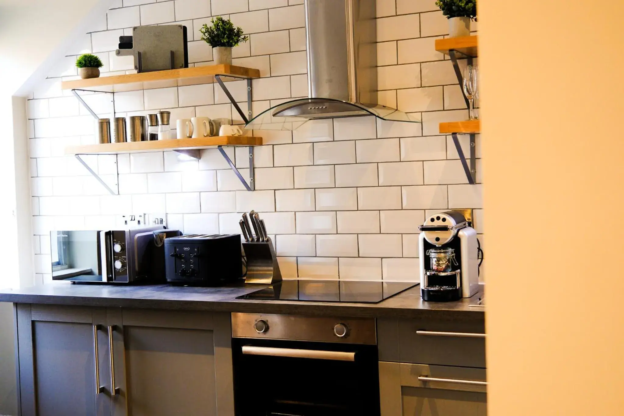 Two-Bedroom Apartment in Glen Mhor Hotel at Uile-bheist 'Brewstillery' Two-Bedroom Apartment in Glen Mhor Hotel at Uile-bheist 'Brewstillery'