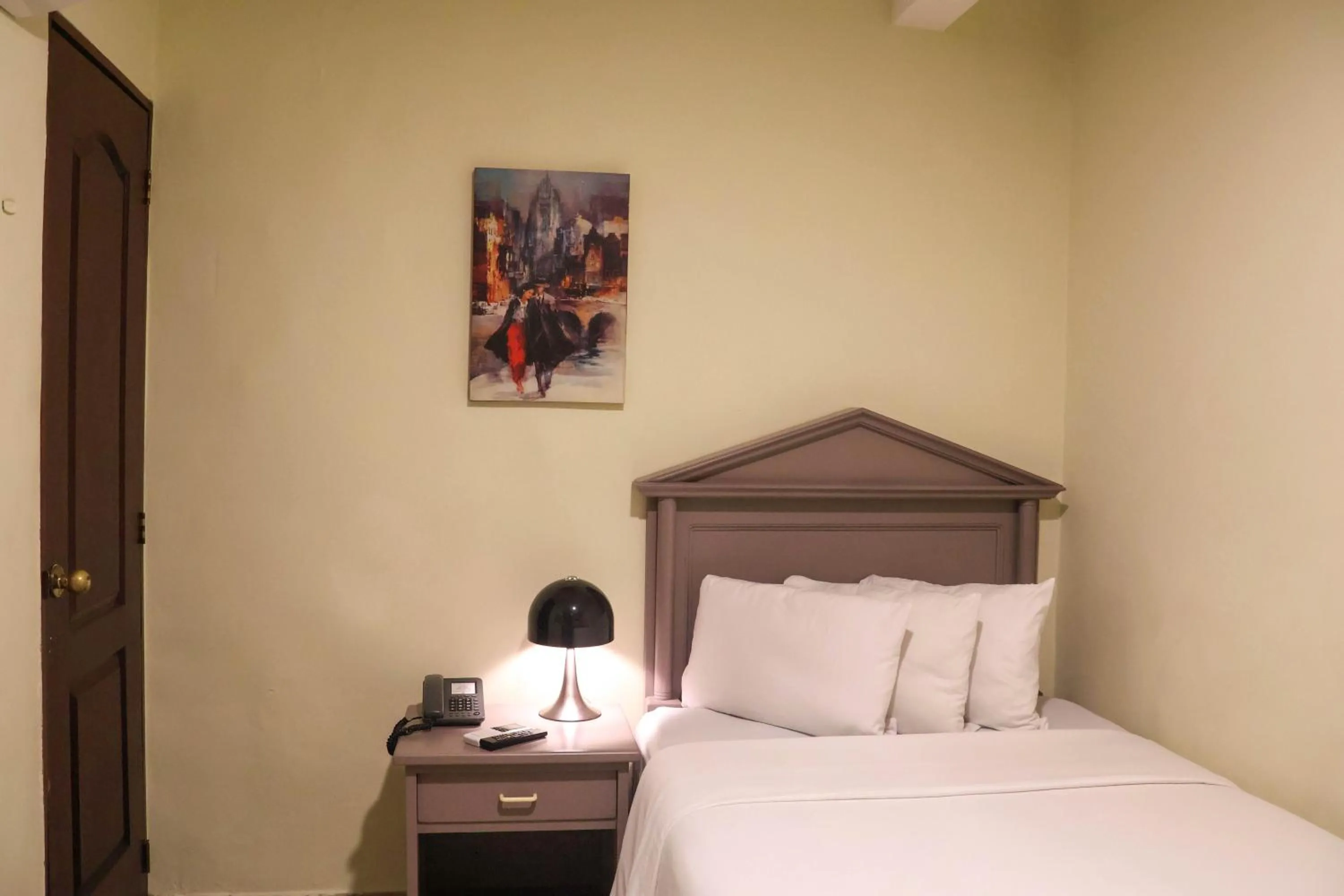 Bed in Morrison Hotel San Salvador