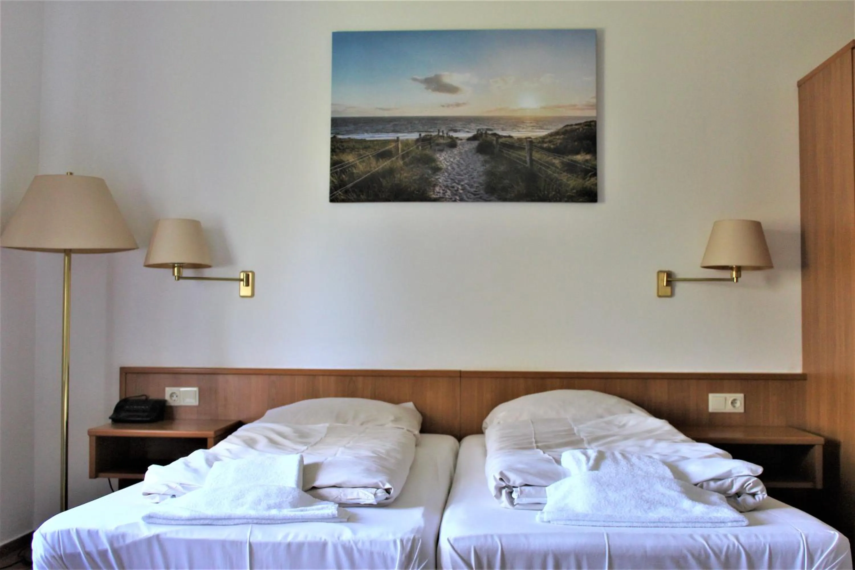 Bed in Hotel Alsterquelle 24h Check-in, Free Parking and WiFi