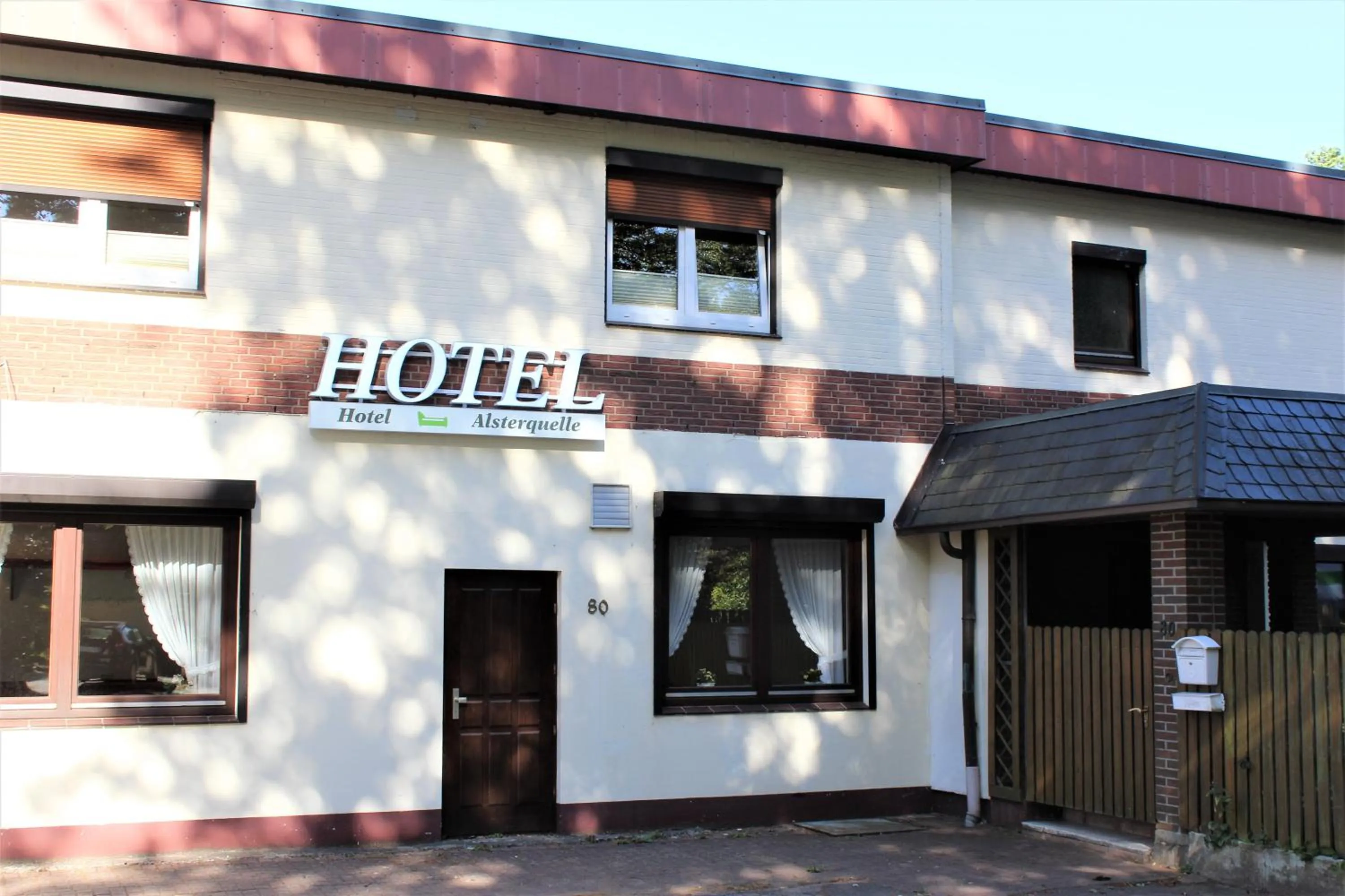 Property building in Hotel Alsterquelle 24h Check-in, Free Parking and WiFi