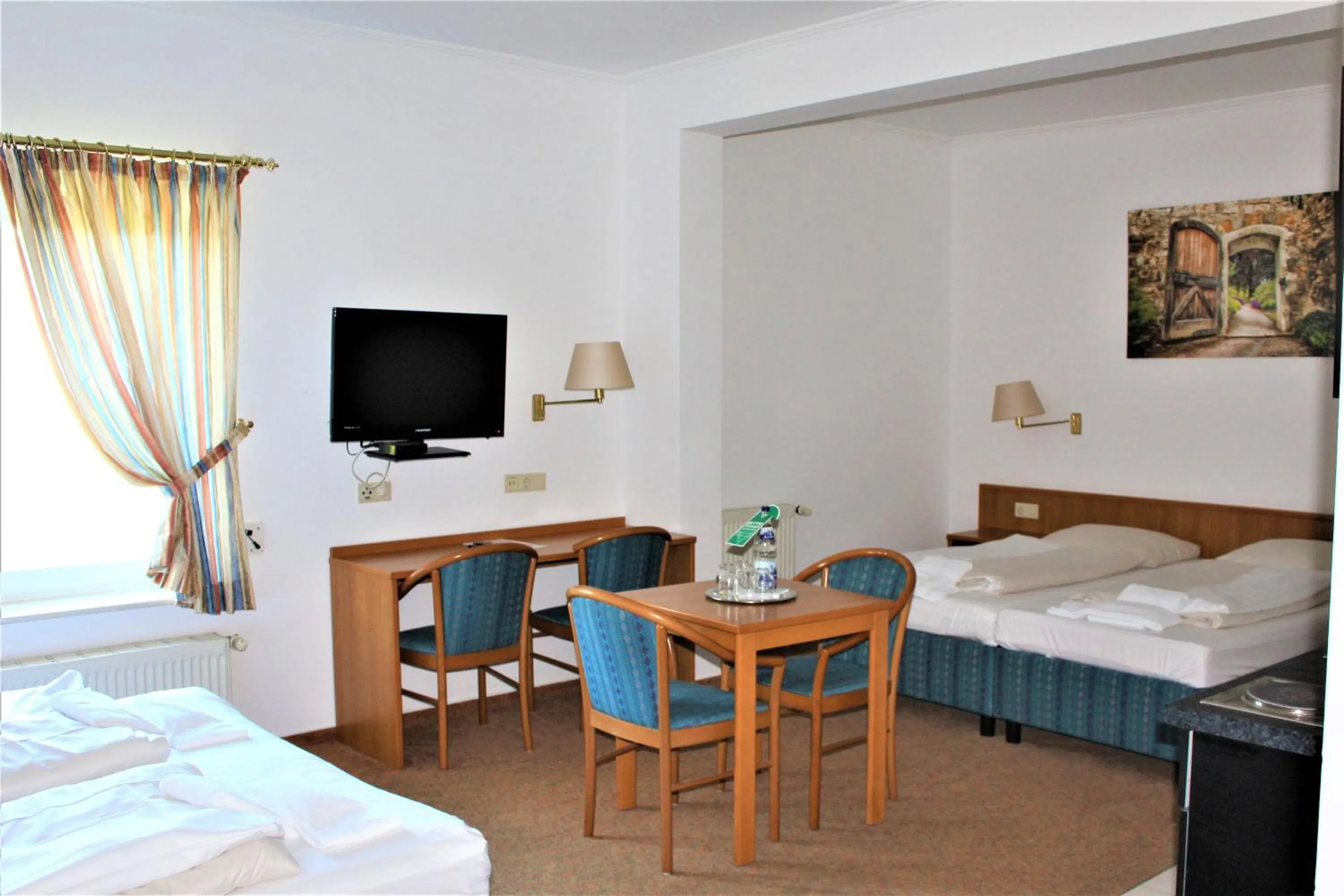 TV and multimedia, Bed in Hotel Alsterquelle 24h Check-in, Free Parking and WiFi