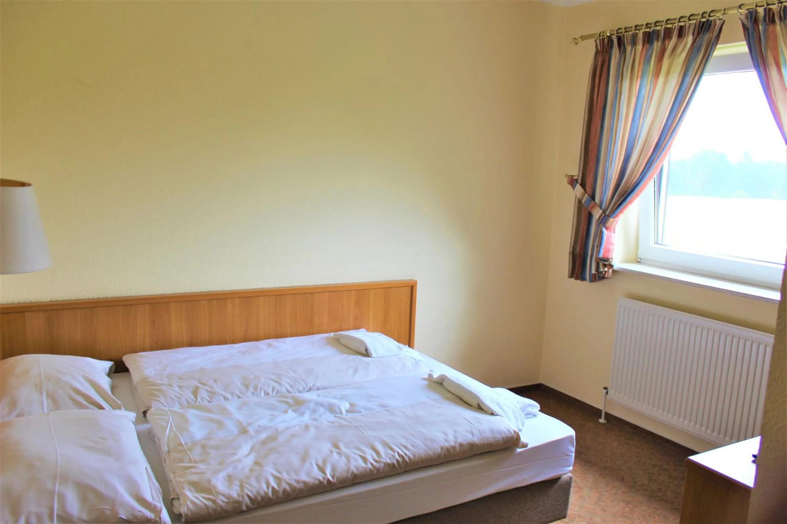 Bed in Hotel Alsterquelle 24h Check-in, Free Parking and WiFi