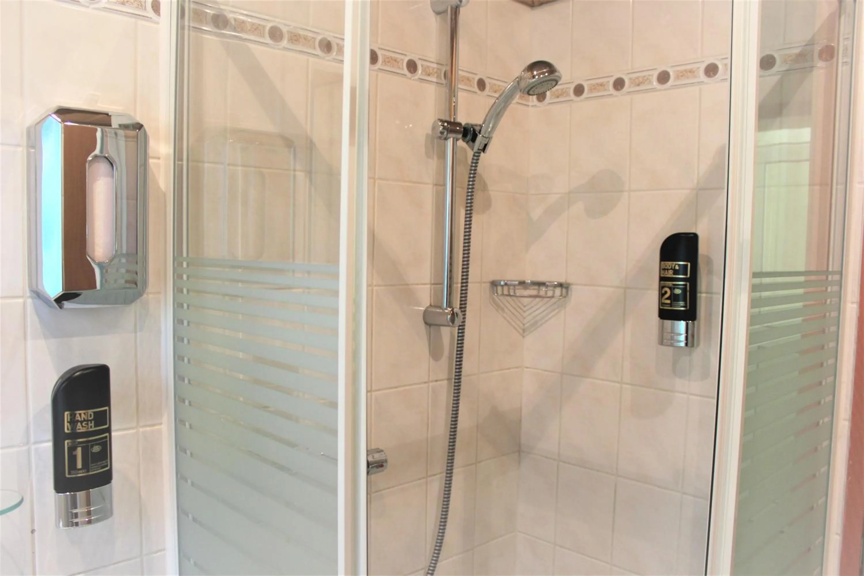 Shower in Hotel Alsterquelle 24h Check-in, Free Parking and WiFi