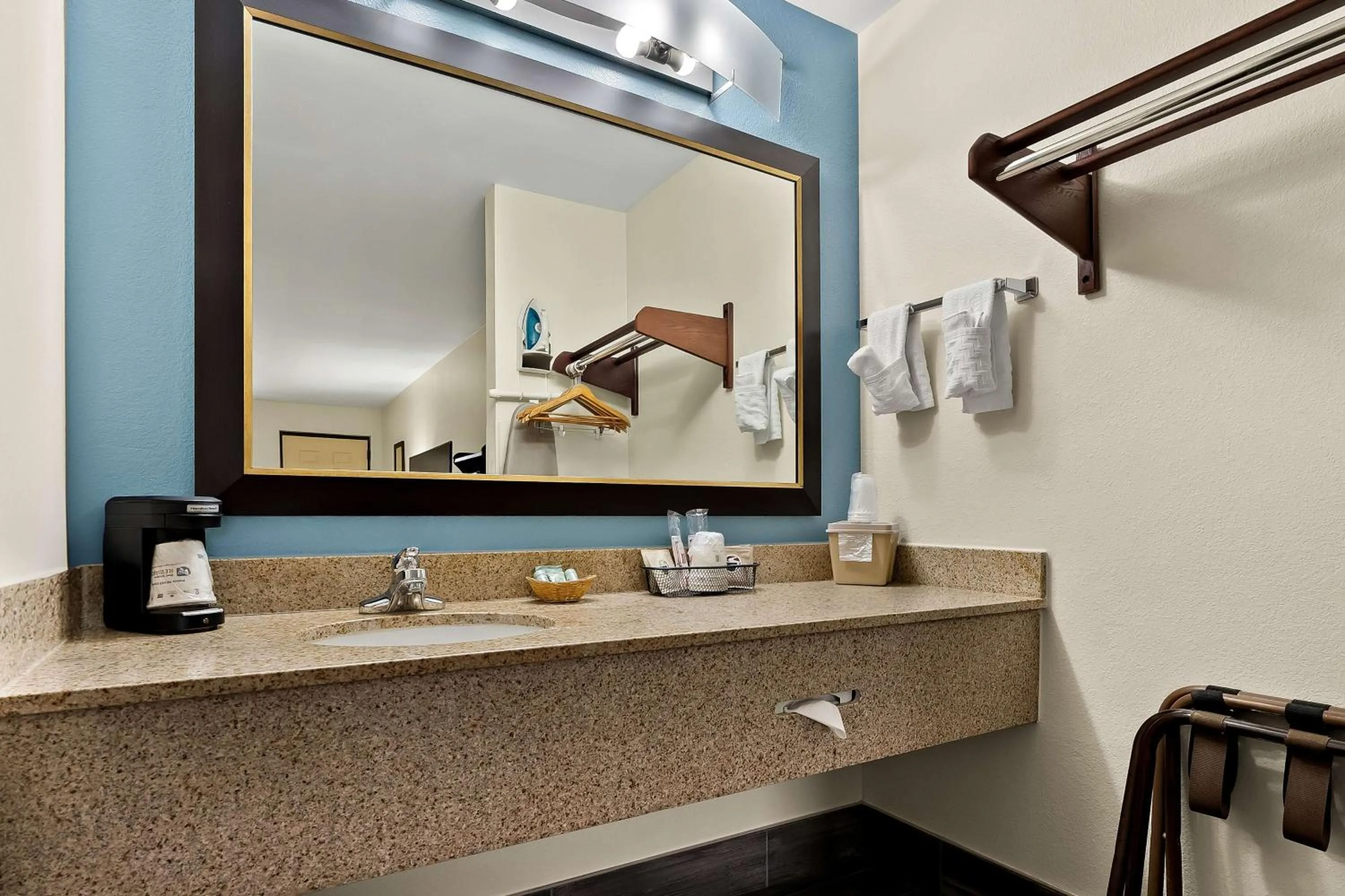 Bedroom in Best Western Greenville Inn