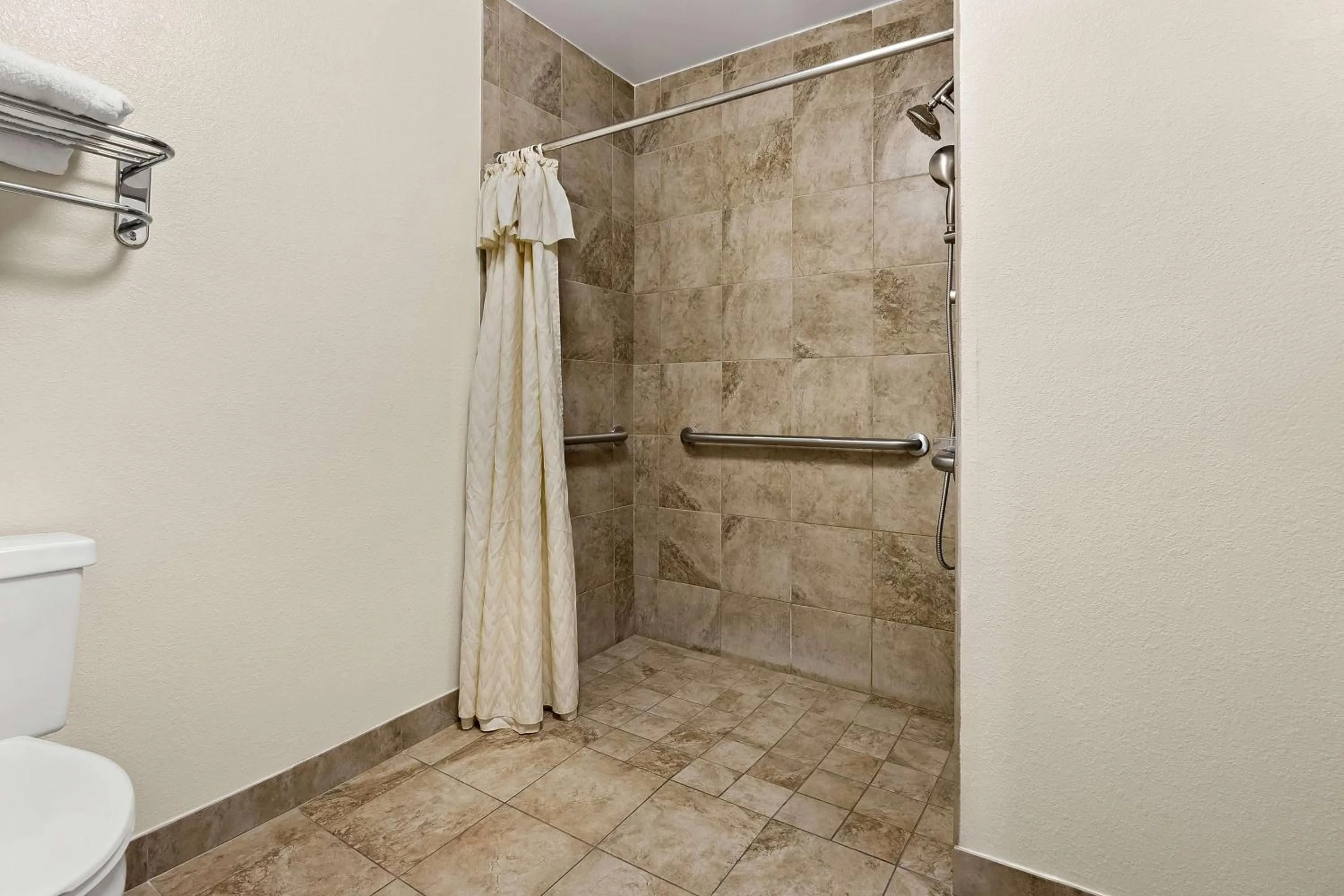 Bathroom in Best Western Greenville Inn