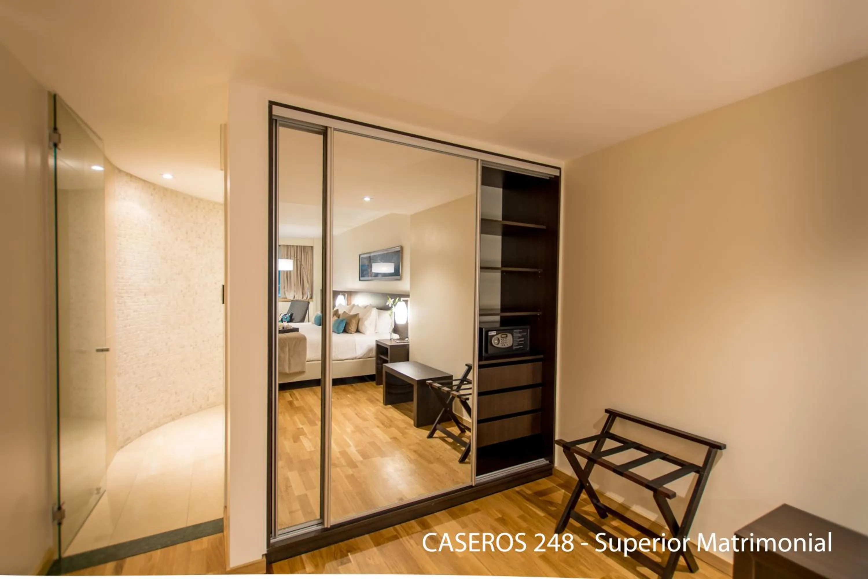 Bathroom, Bed in Caseros 248 Hotel