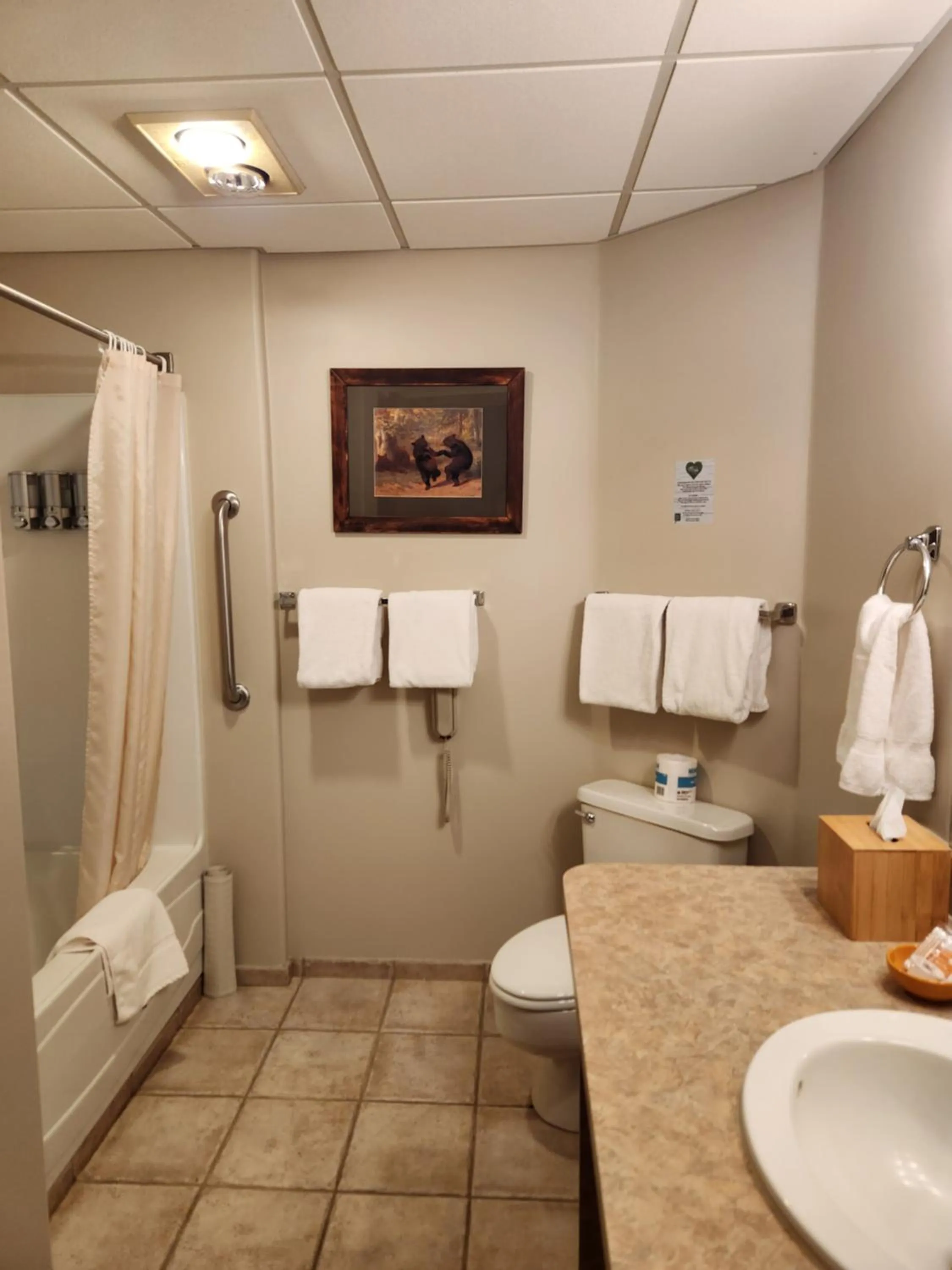 Bathroom in The Common Man Inn, Spa & Lodge