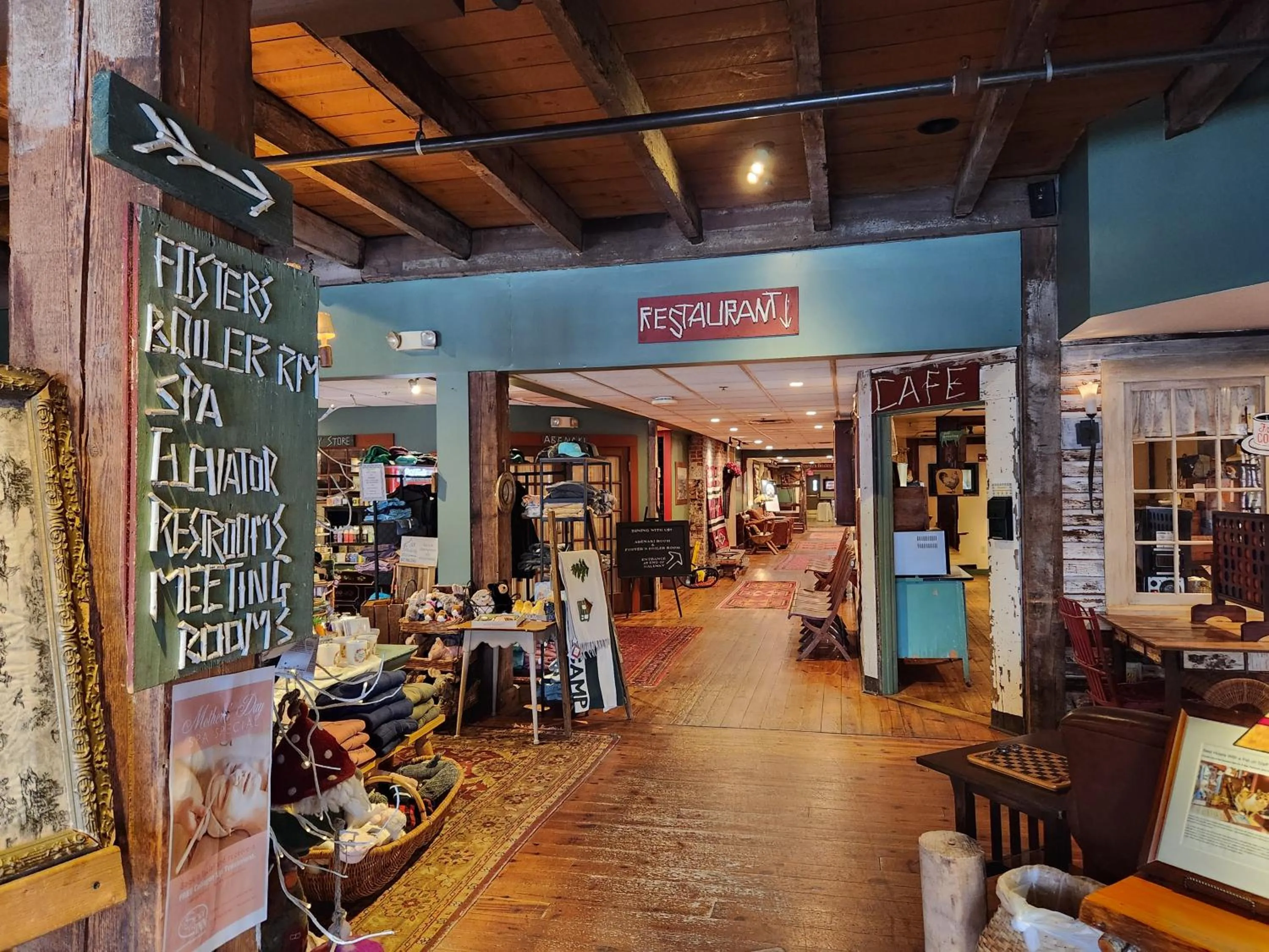 Lobby or reception in The Common Man Inn, Spa & Lodge
