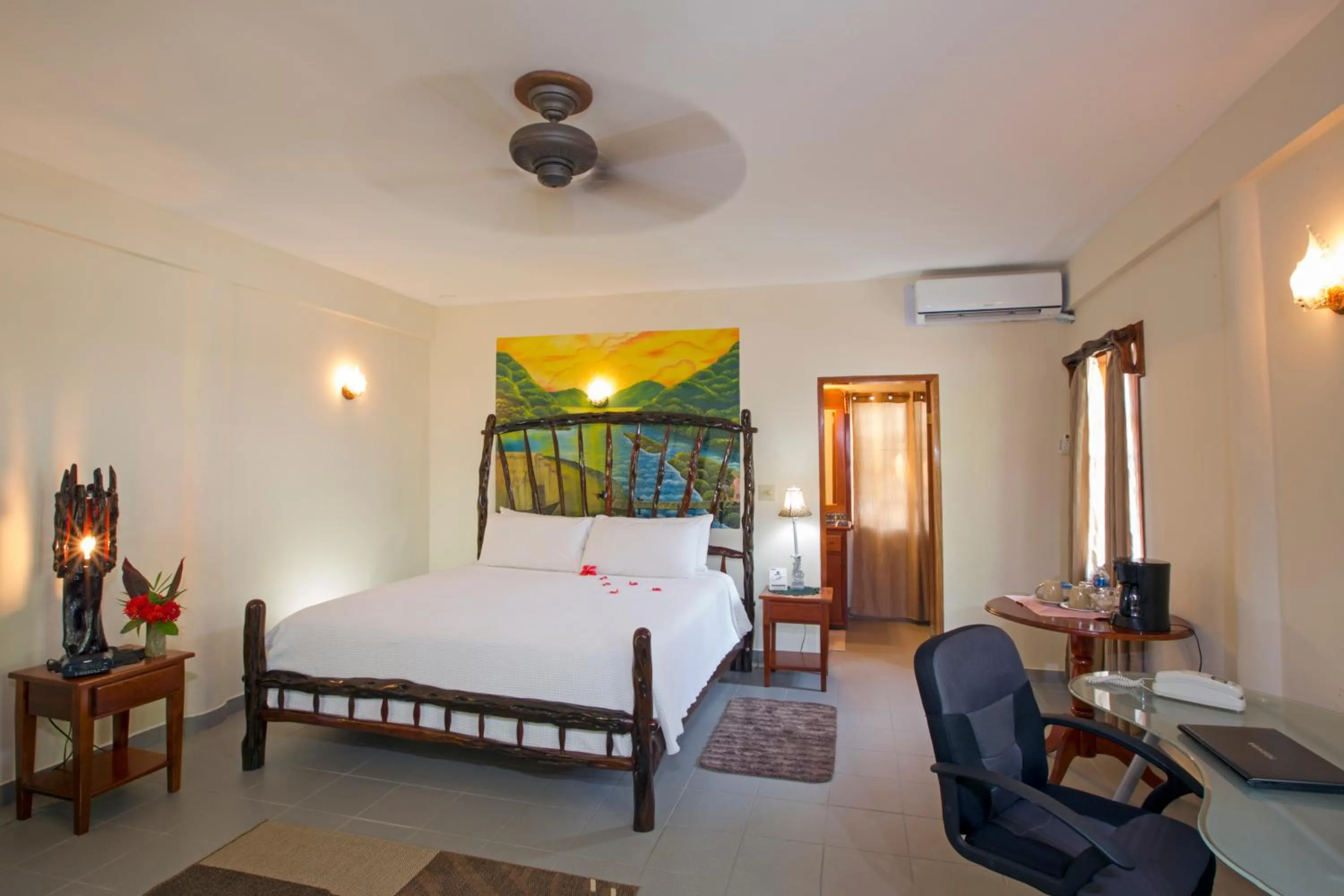 Bedroom, Bed in Black Orchid Resort