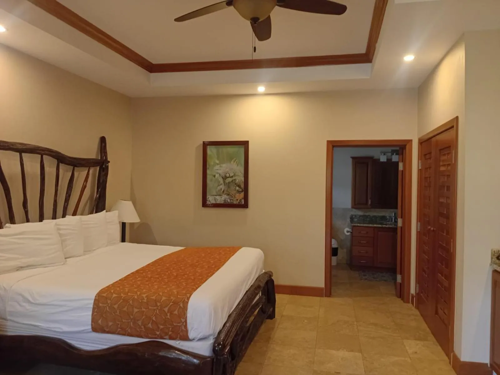 Bedroom, Bed in Black Orchid Resort