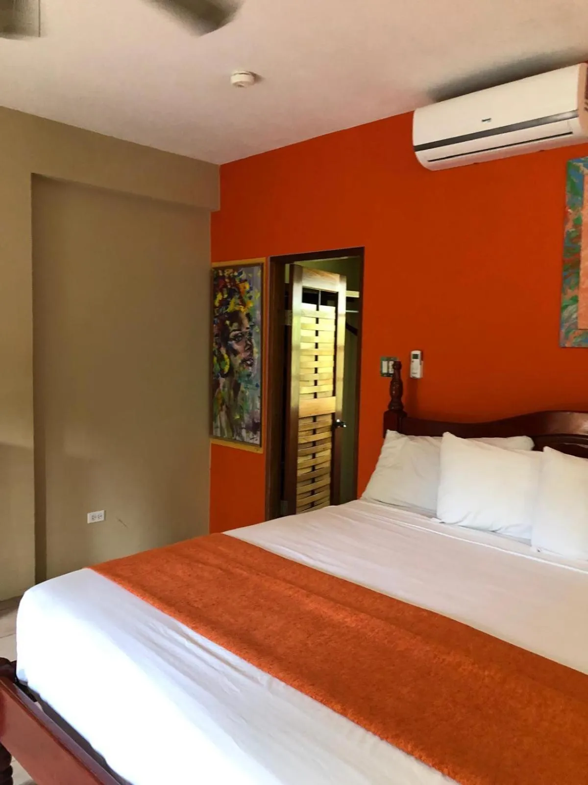 Bedroom, Bed in Black Orchid Resort