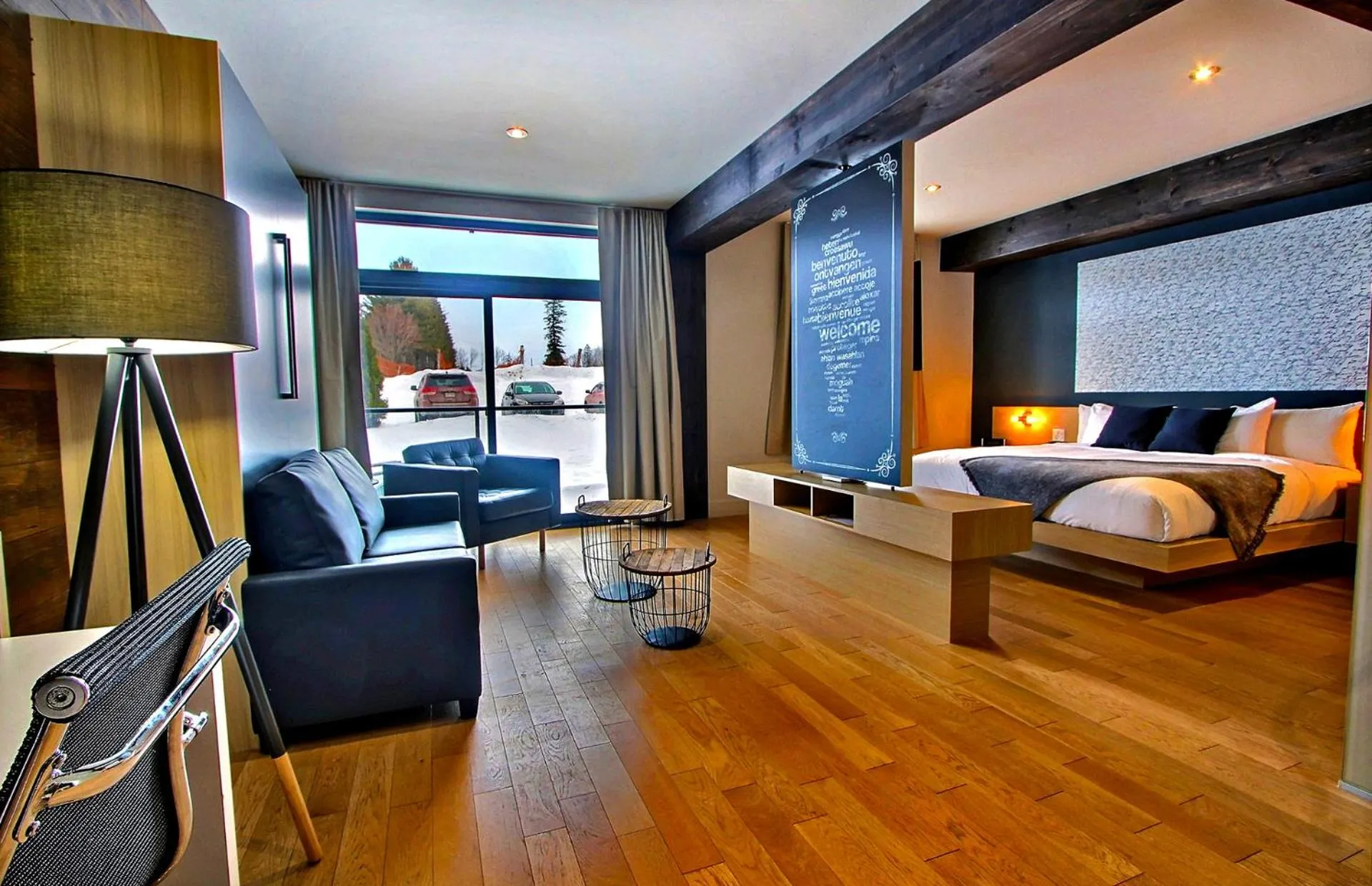 Photo of the whole room, Bed in La cache à Maxime